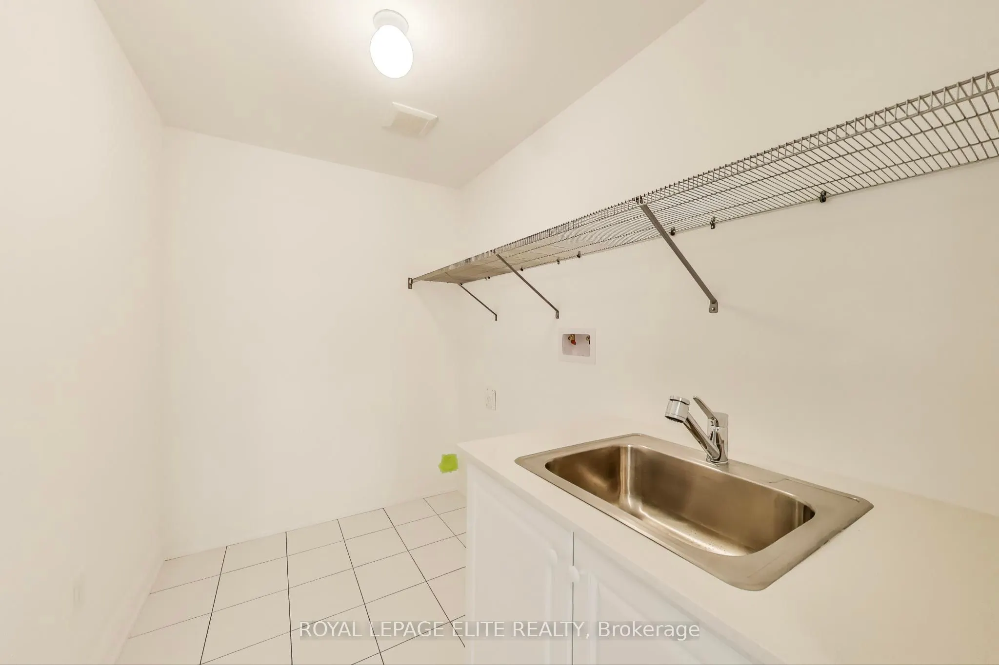 10 STRATFORD Drive S