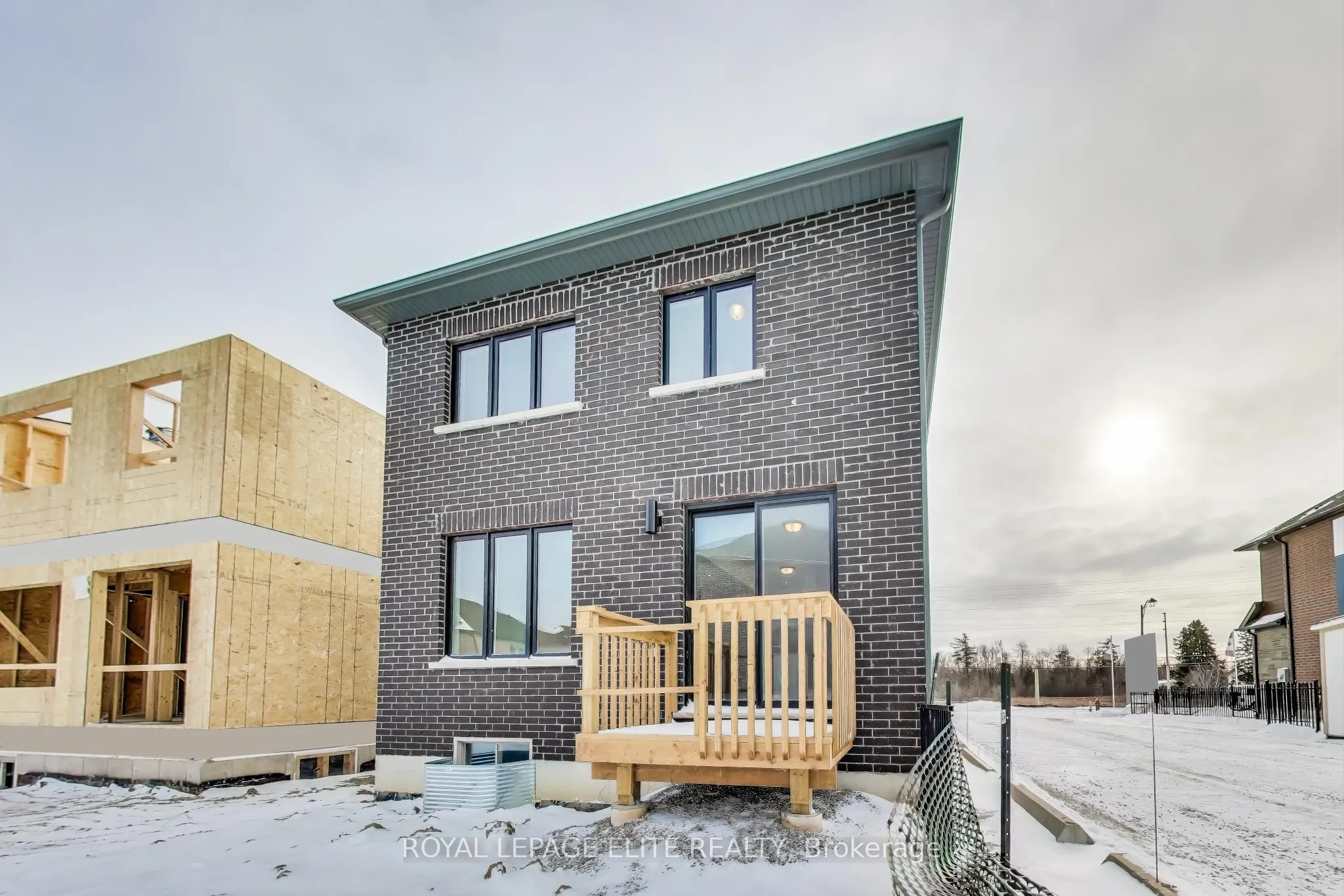 10 STRATFORD Drive S