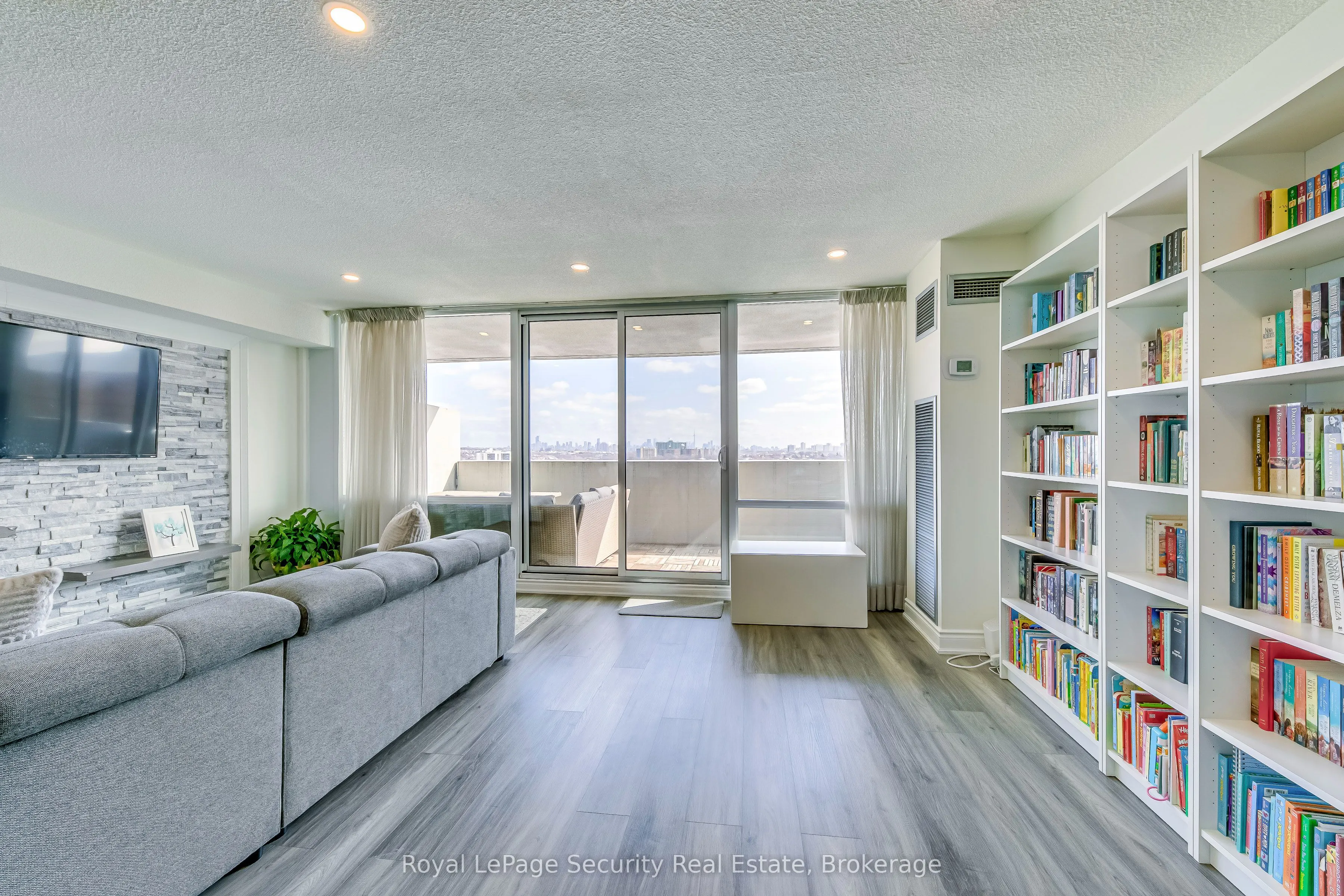 260 Scarlett Road, #2005