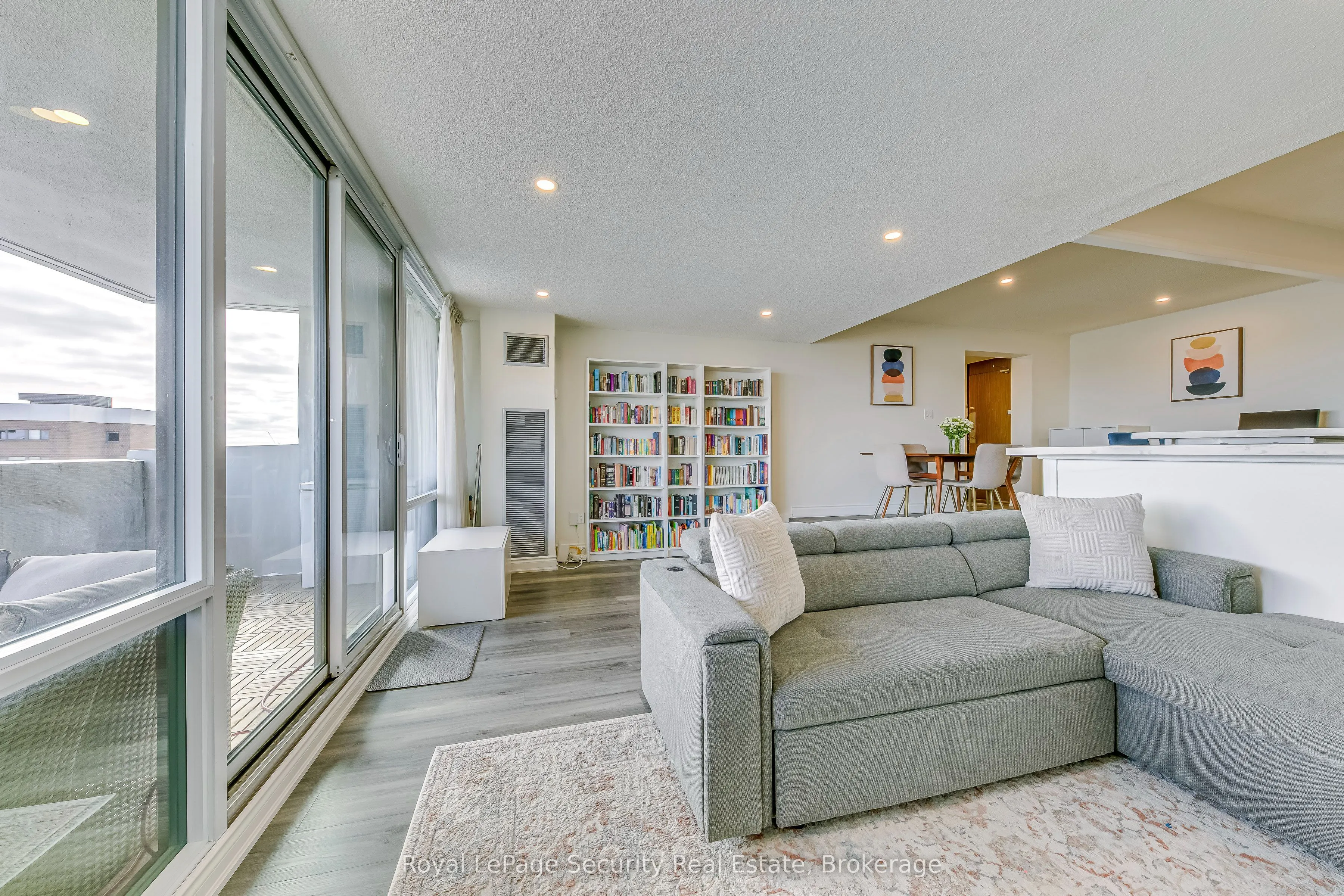 260 Scarlett Road, #2005
