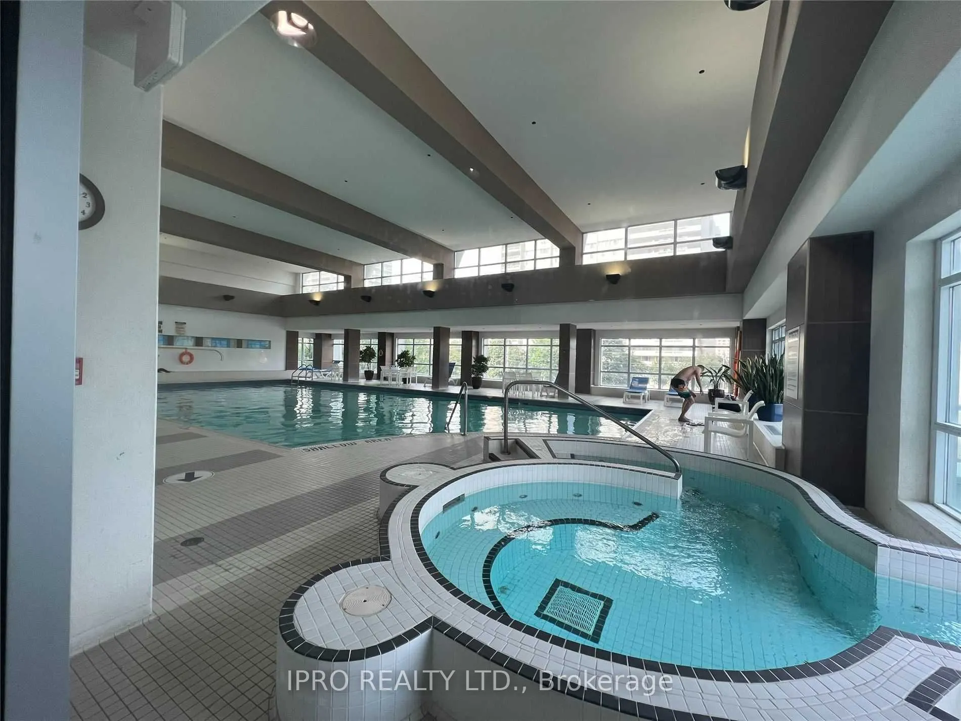 33 Elm Drive, #406