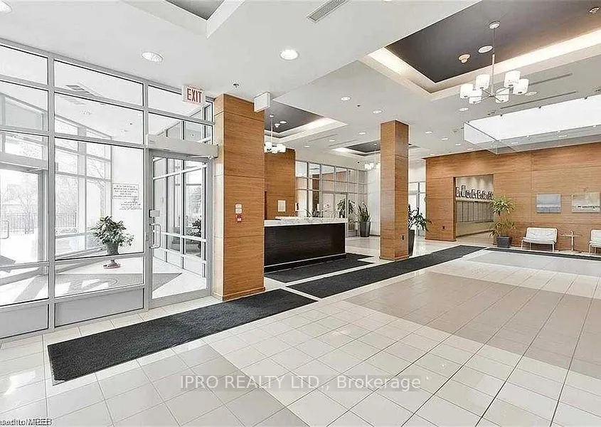33 Elm Drive, #406