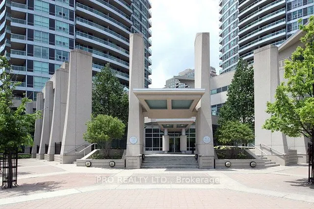 33 Elm Drive, #406