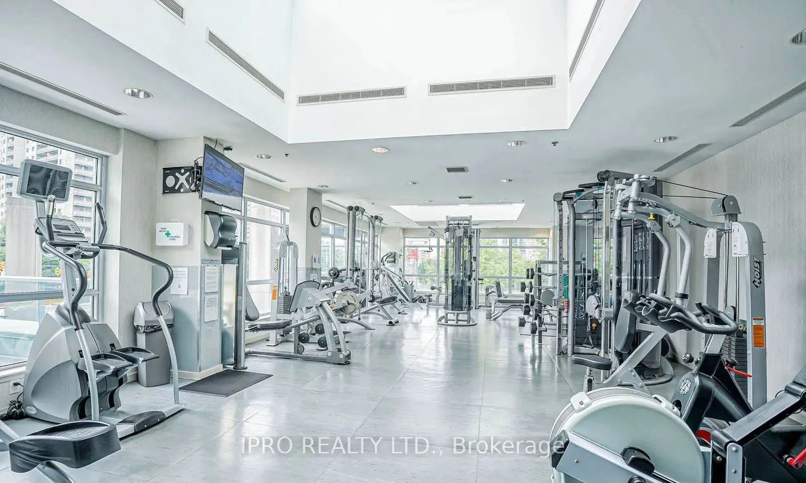 33 Elm Drive, #406