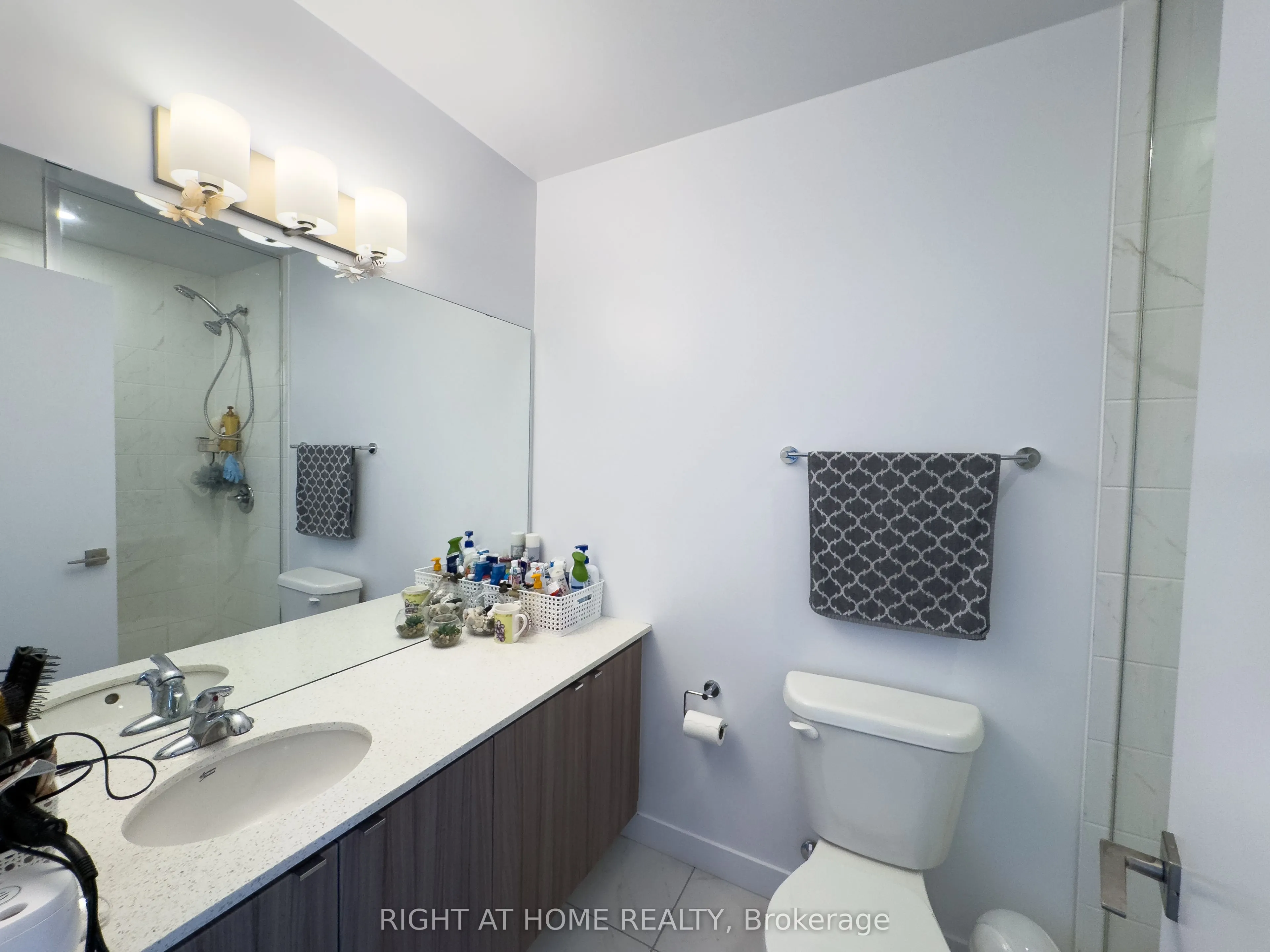 2433 Dufferin Street, #211