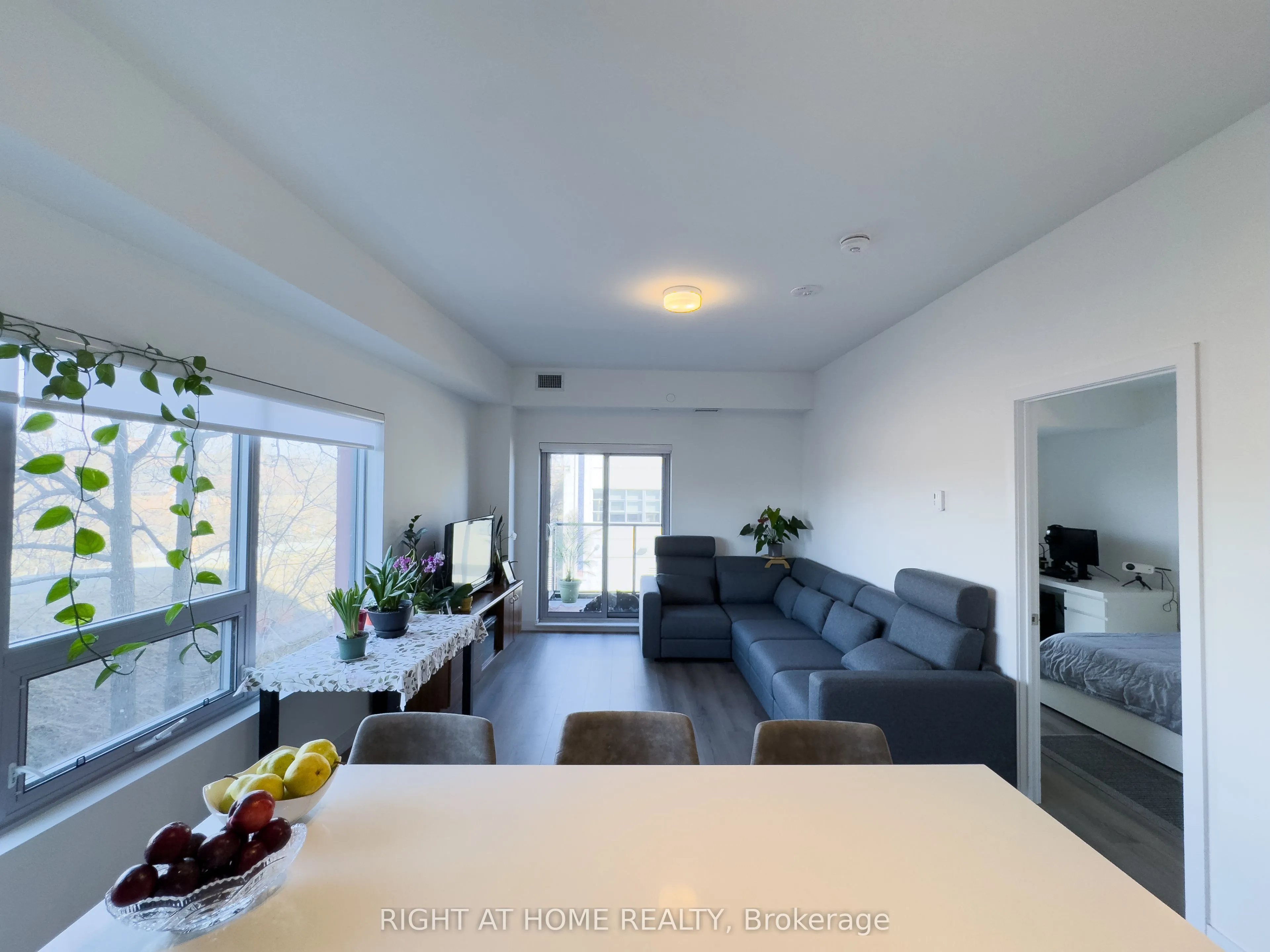 2433 Dufferin Street, #211