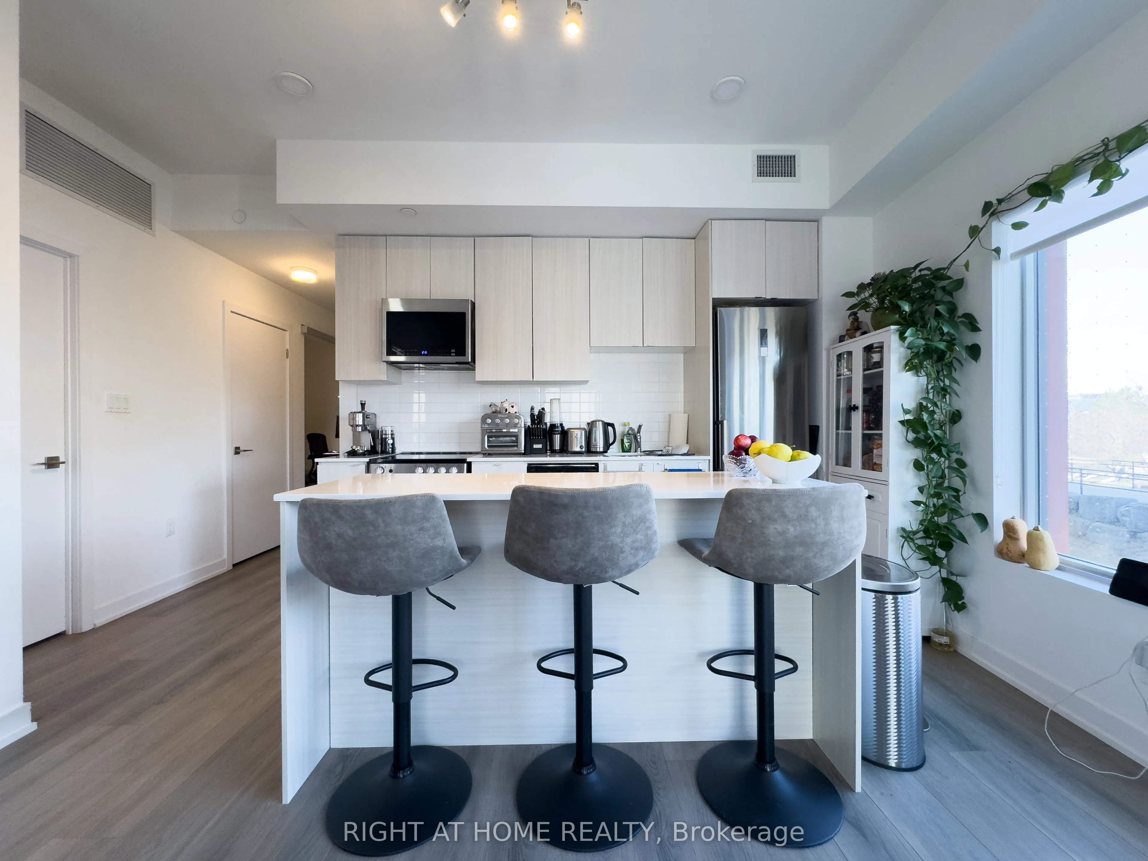 2433 Dufferin Street, #211