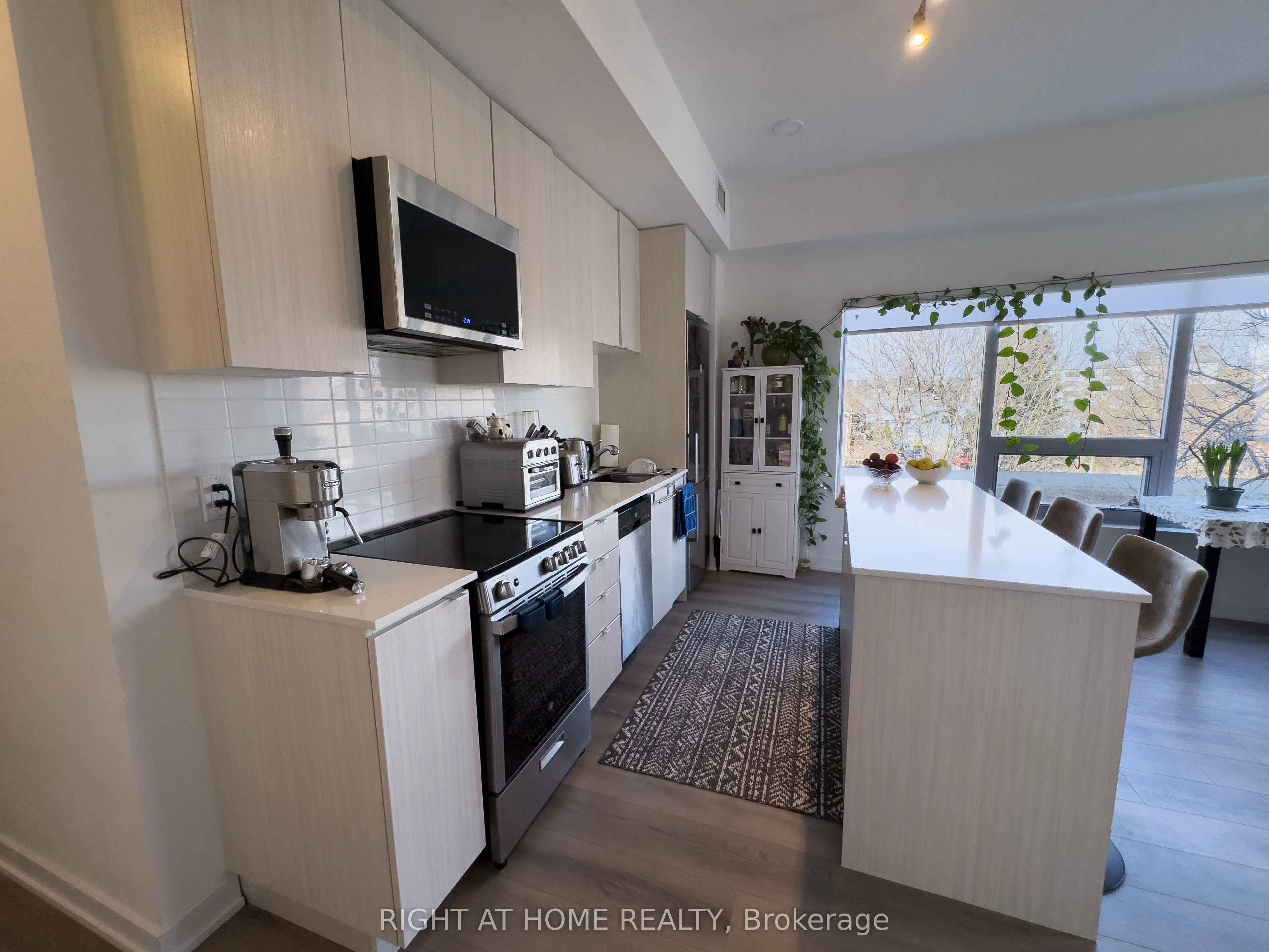 2433 Dufferin Street, #211