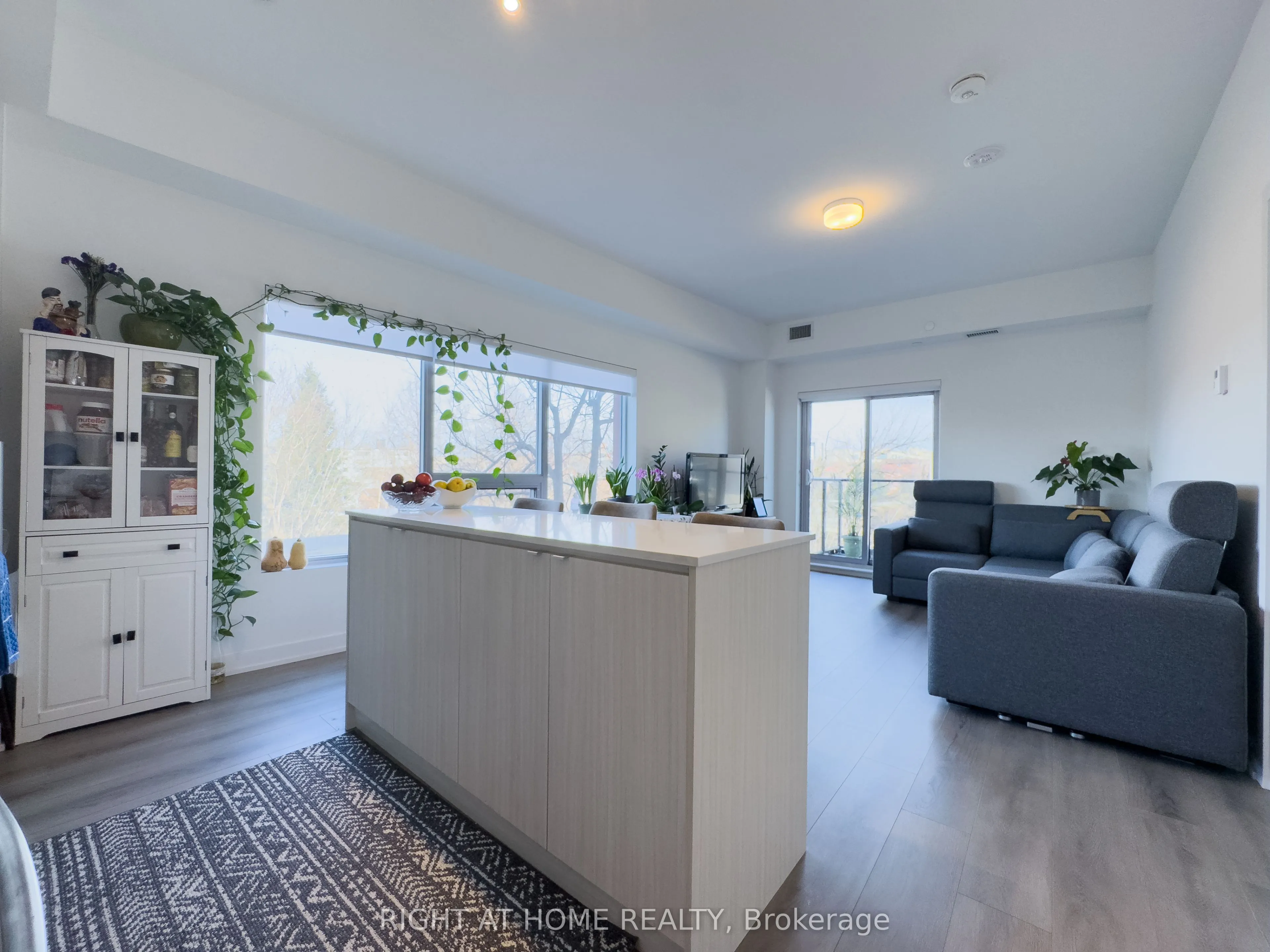 2433 Dufferin Street, #211