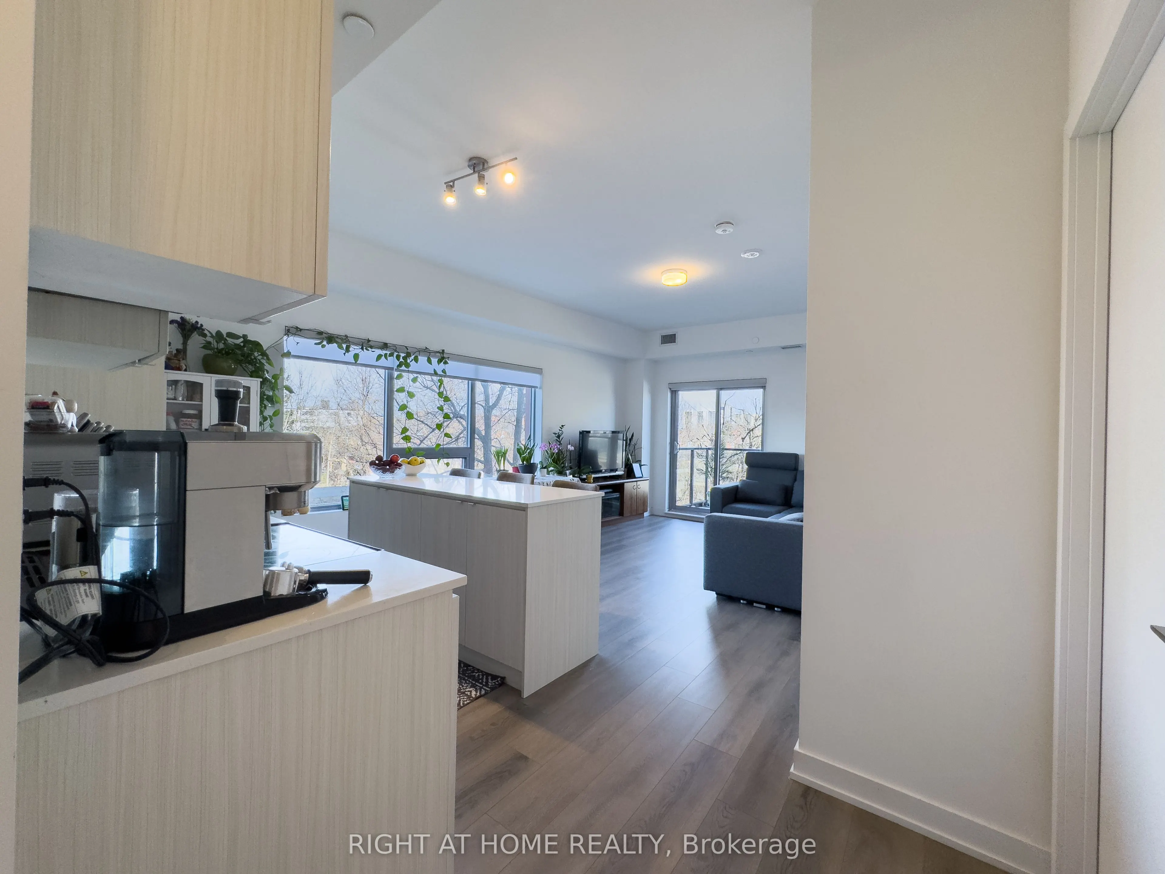 2433 Dufferin Street, #211