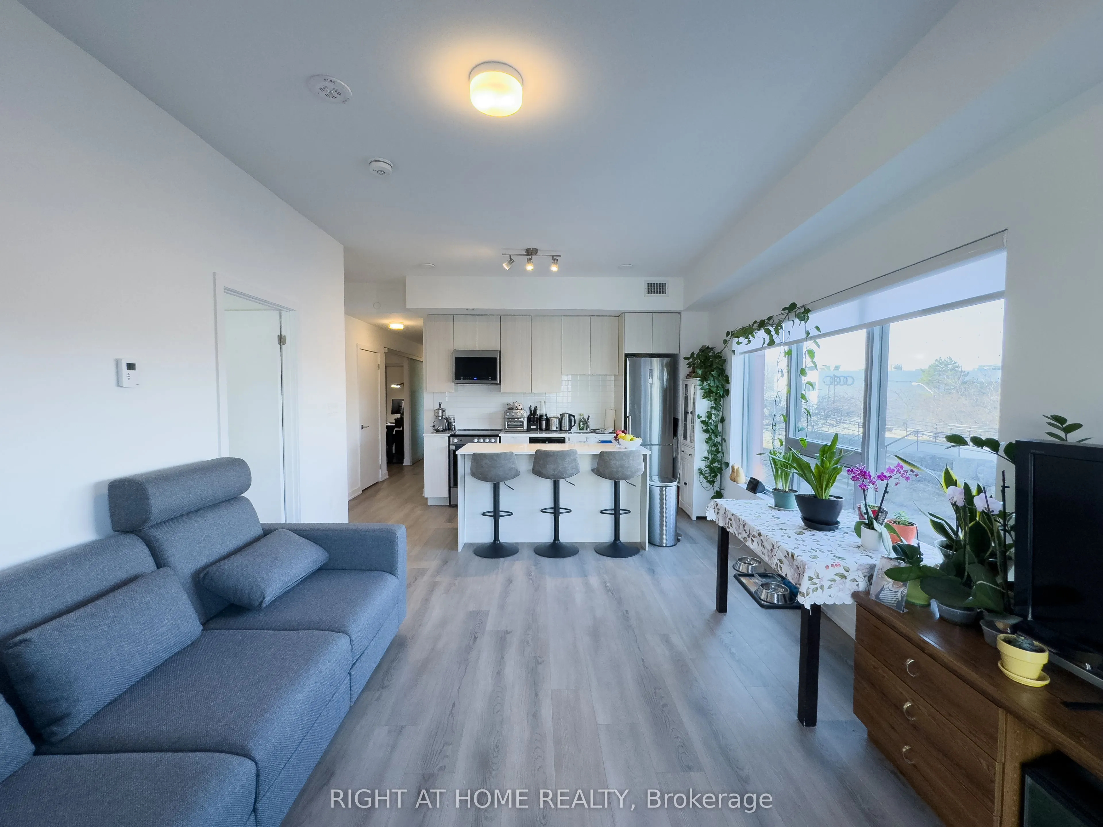 2433 Dufferin Street, #211