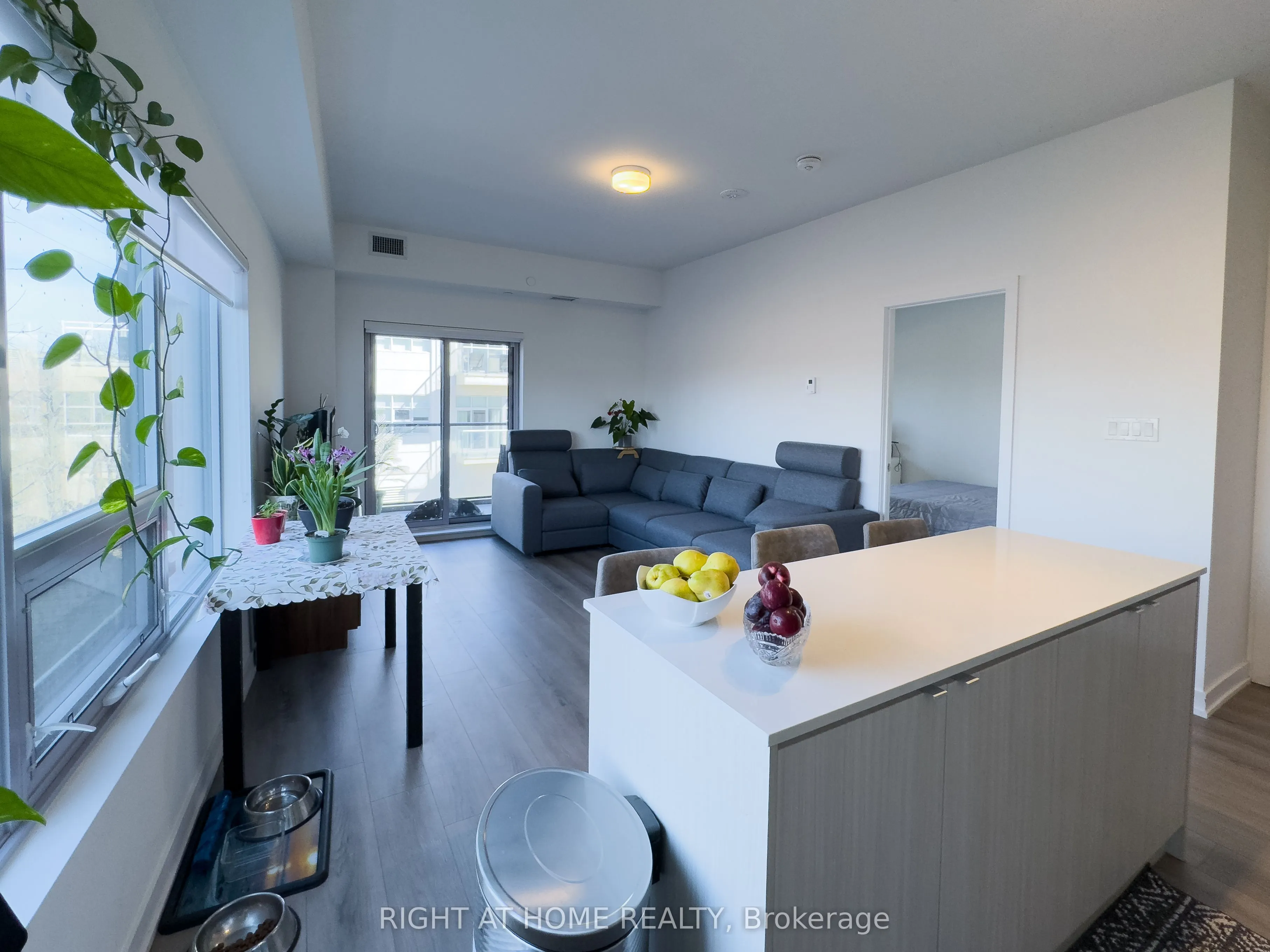 2433 Dufferin Street, #211