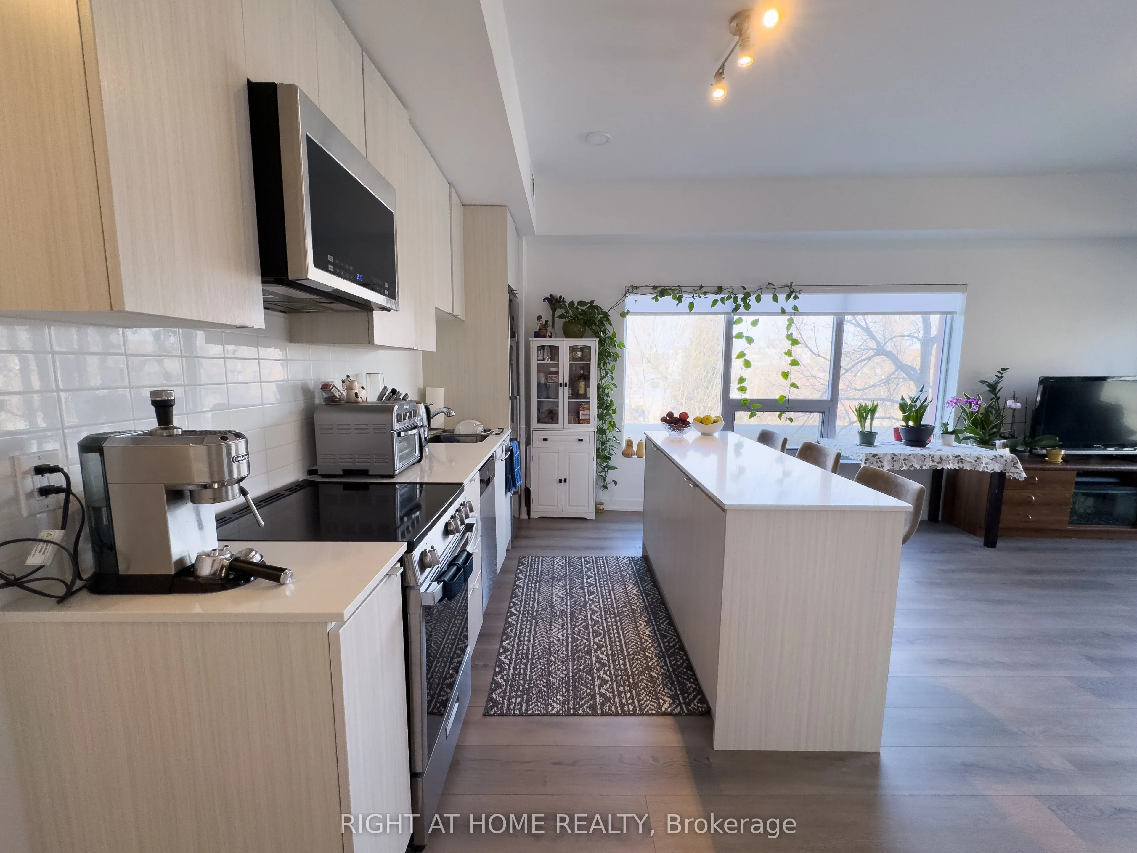 2433 Dufferin Street, #211