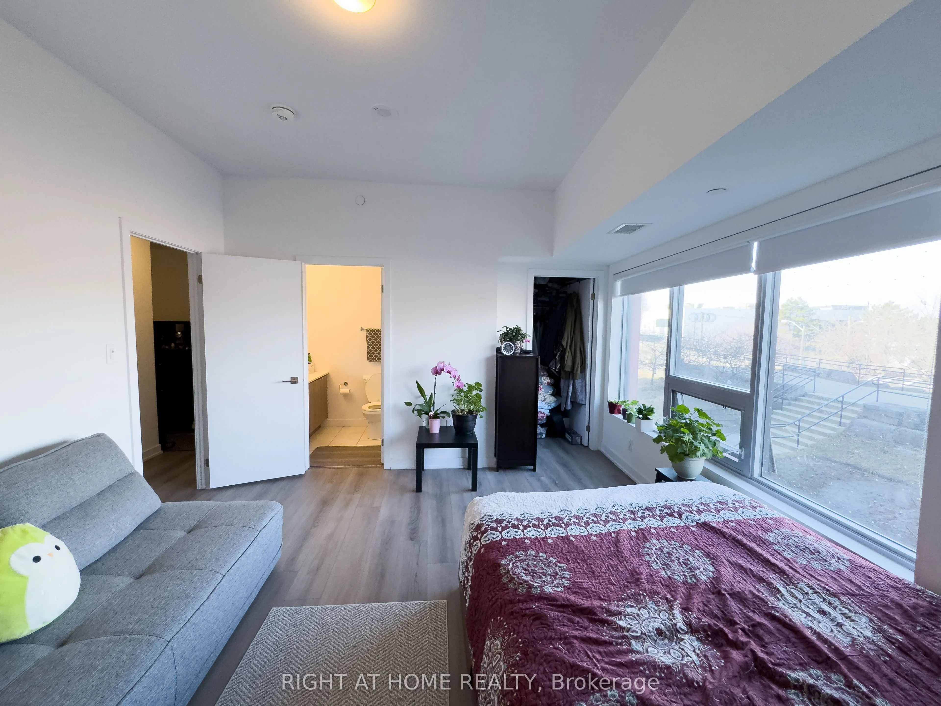 2433 Dufferin Street, #211