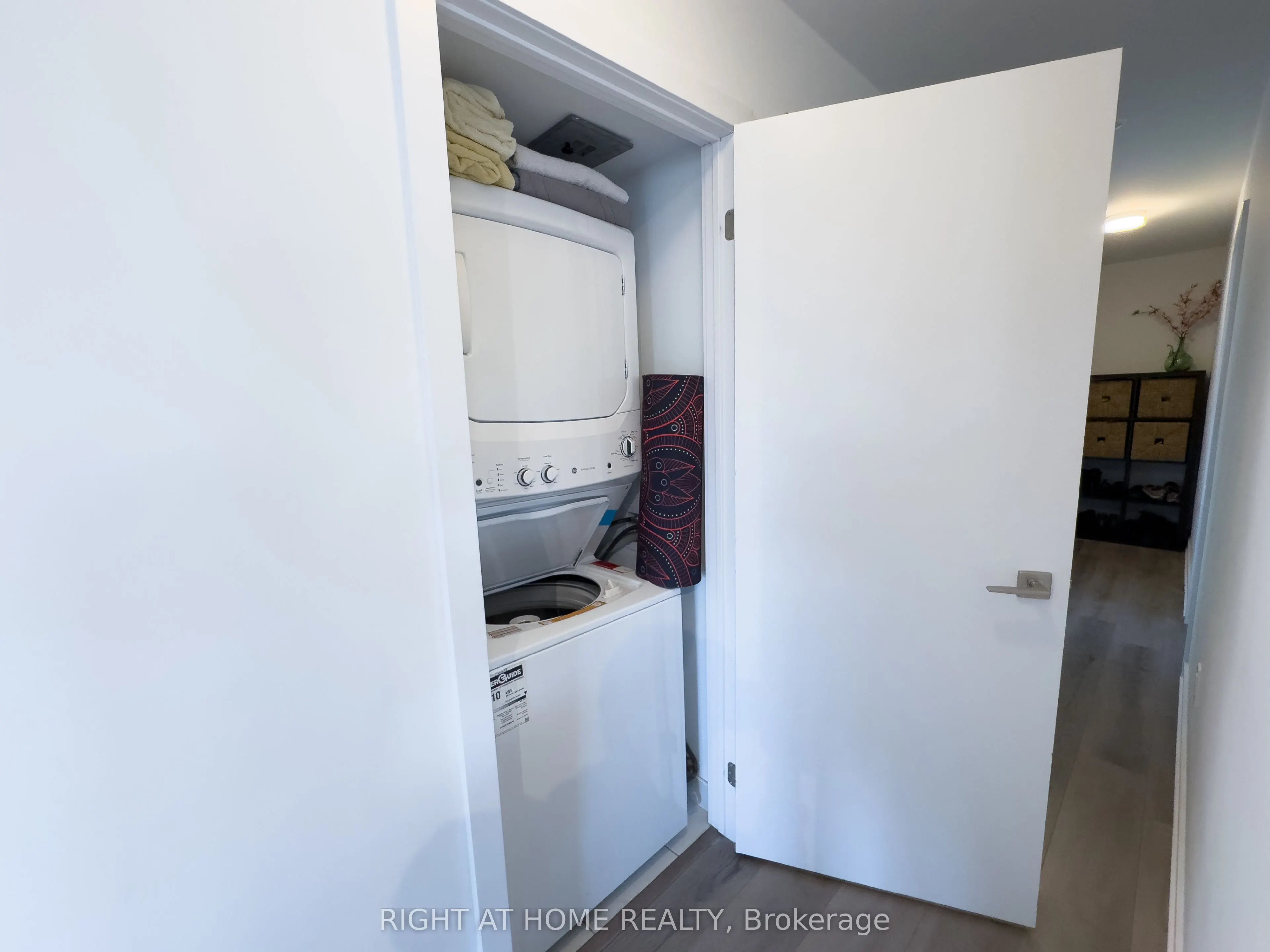 2433 Dufferin Street, #211