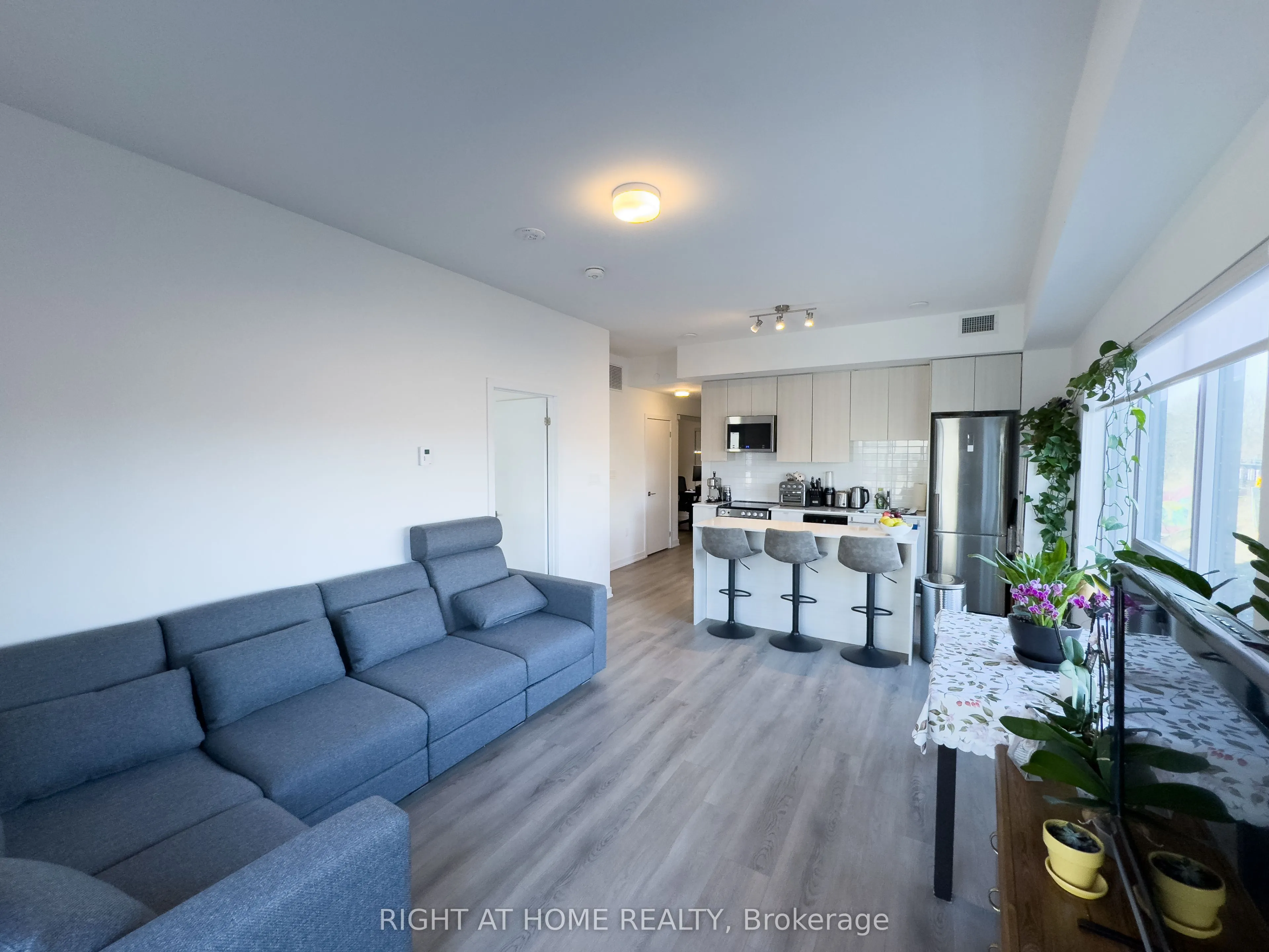 2433 Dufferin Street, #211