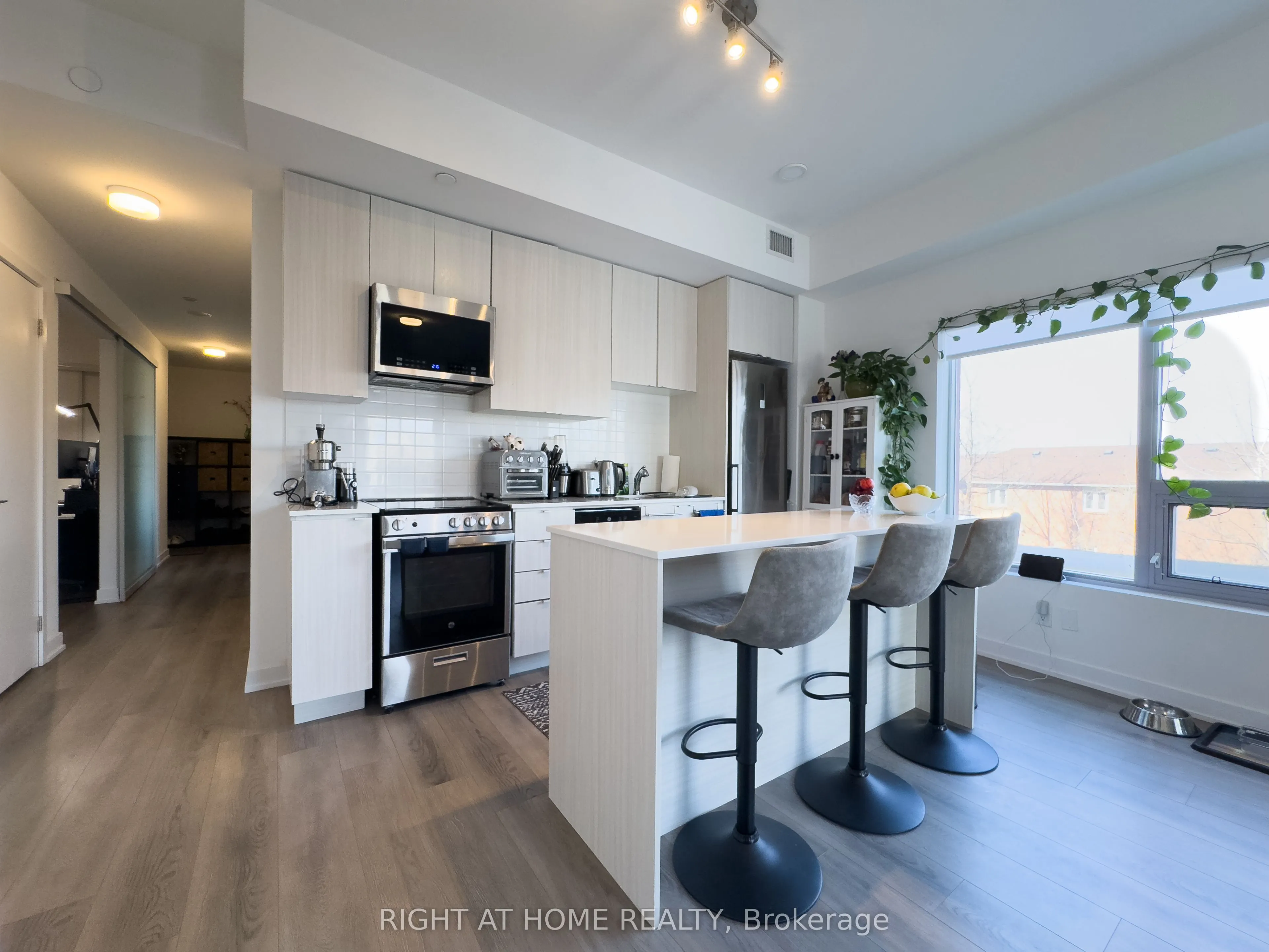 2433 Dufferin Street, #211