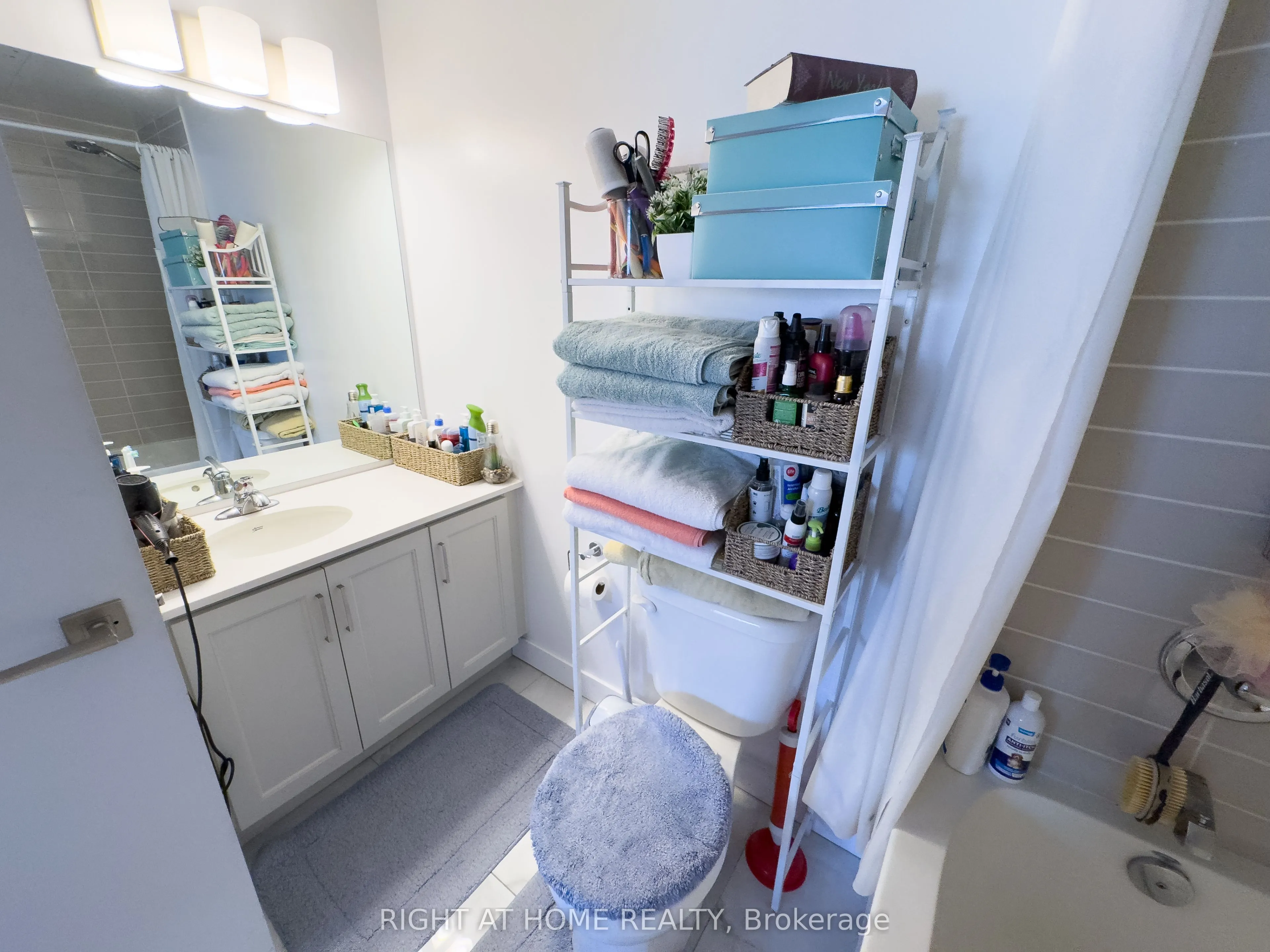 2433 Dufferin Street, #211