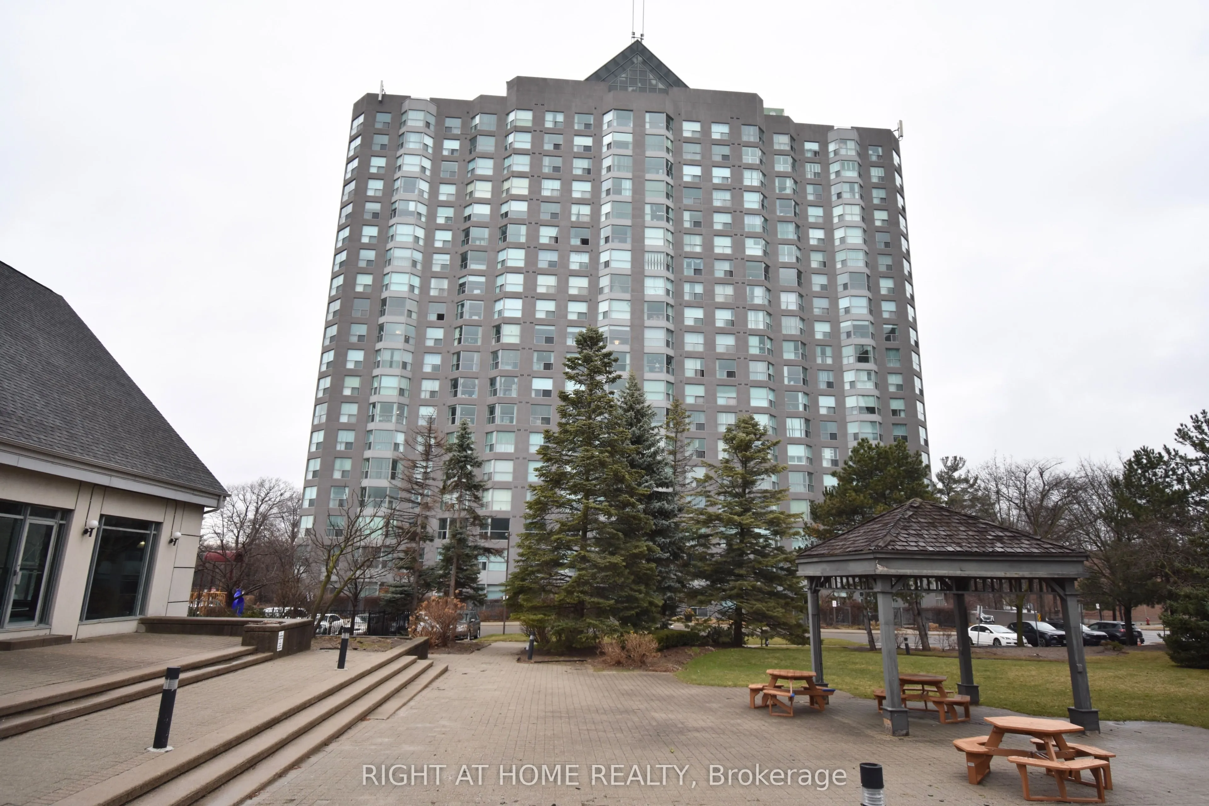 2155 Burnhamthorpe Road, #205