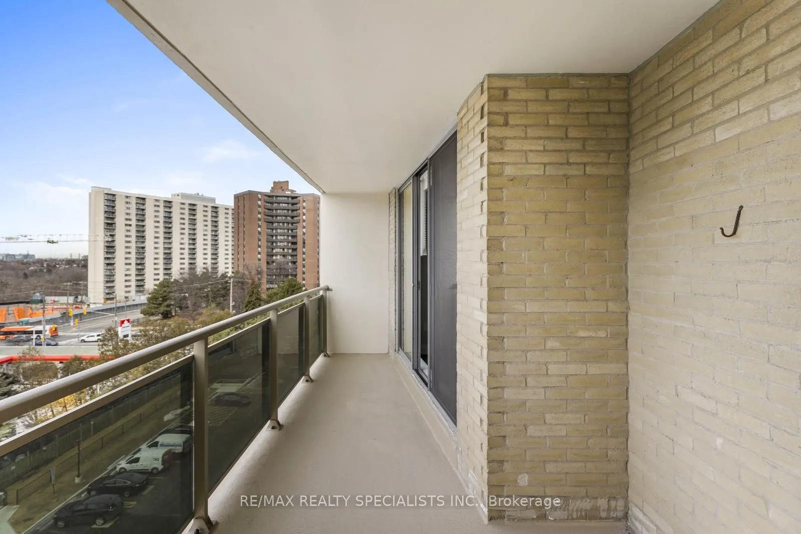 820 Burnhamthorpe Road, #803