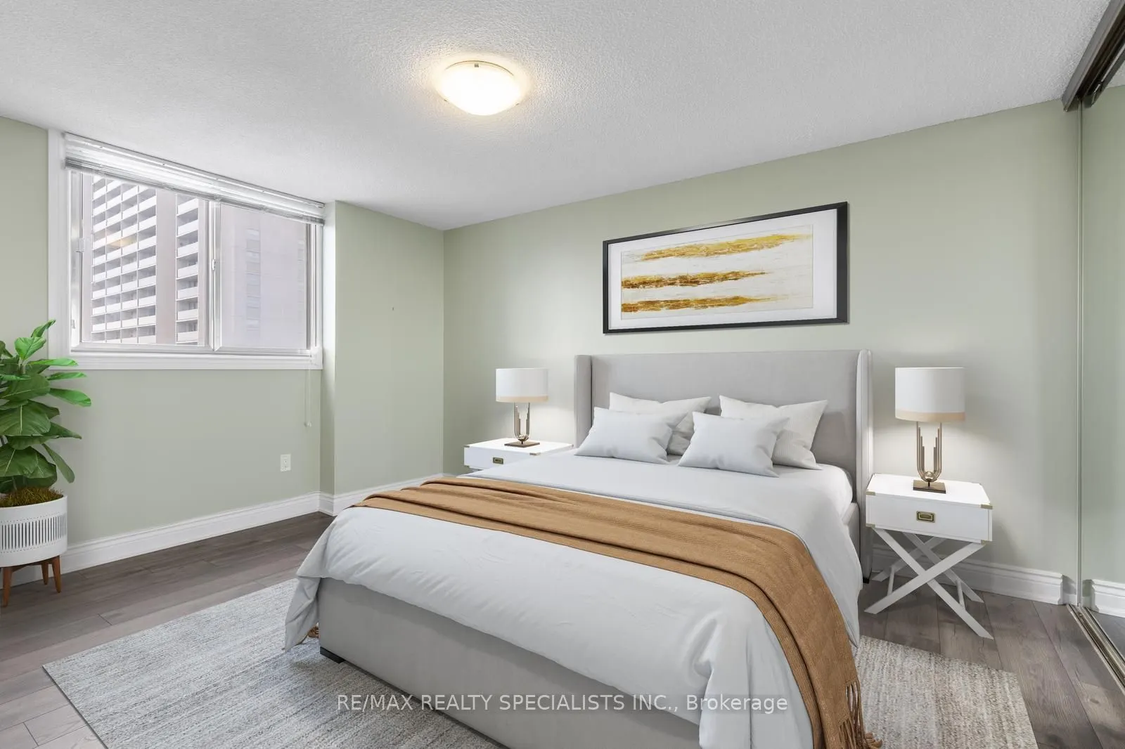 820 Burnhamthorpe Road, #803