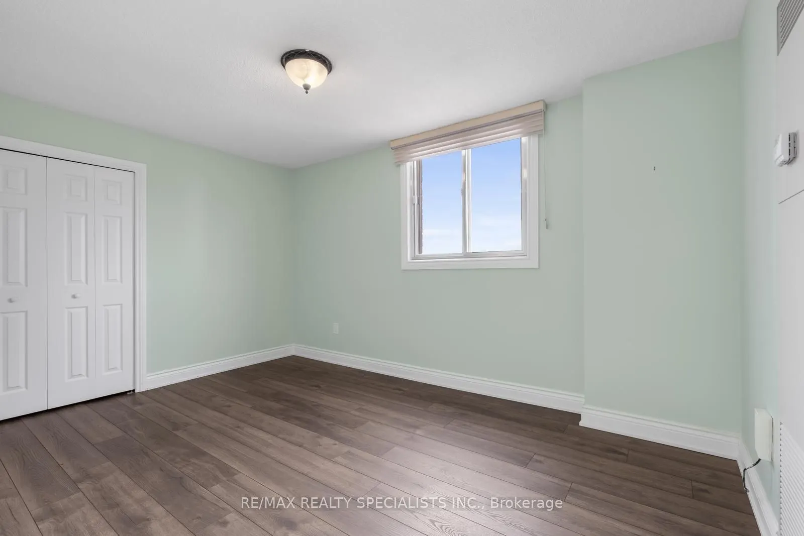 820 Burnhamthorpe Road, #803