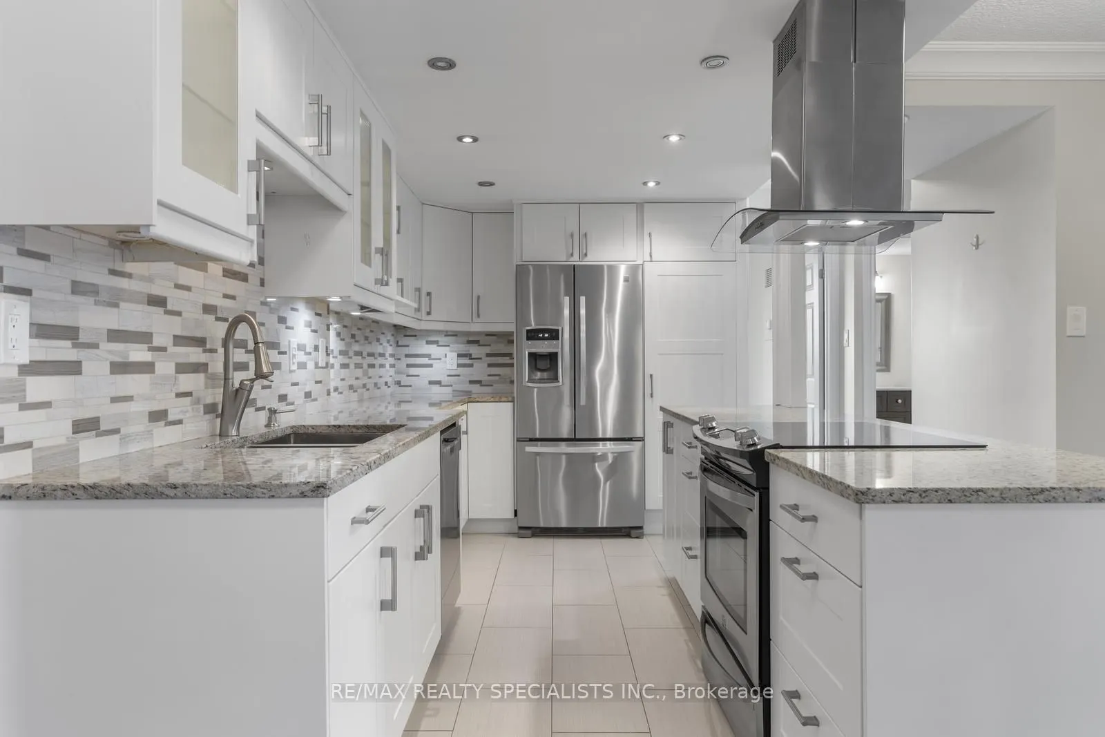 820 Burnhamthorpe Road, #803