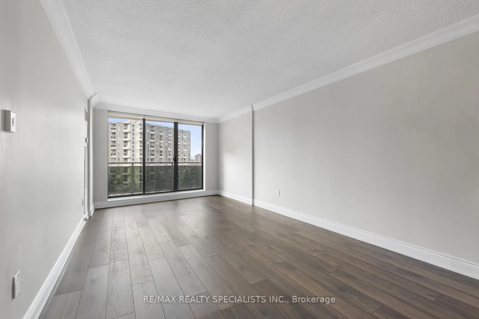 820 Burnhamthorpe Road, #803