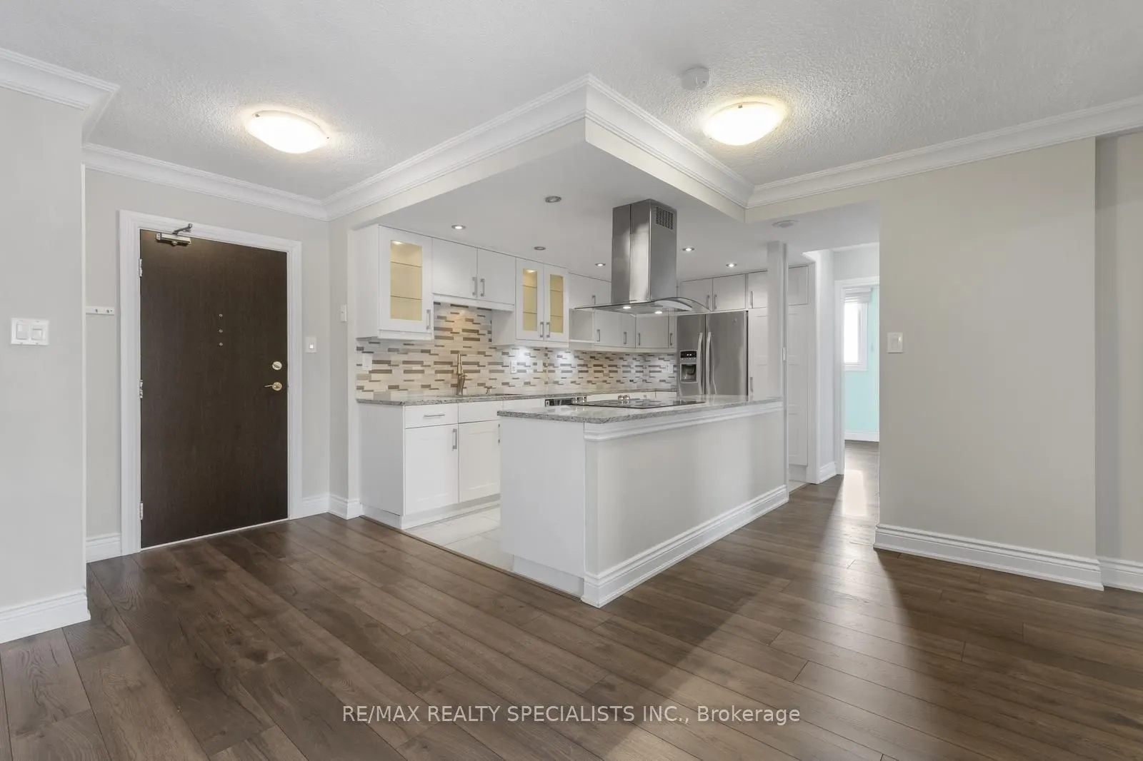 820 Burnhamthorpe Road, #803