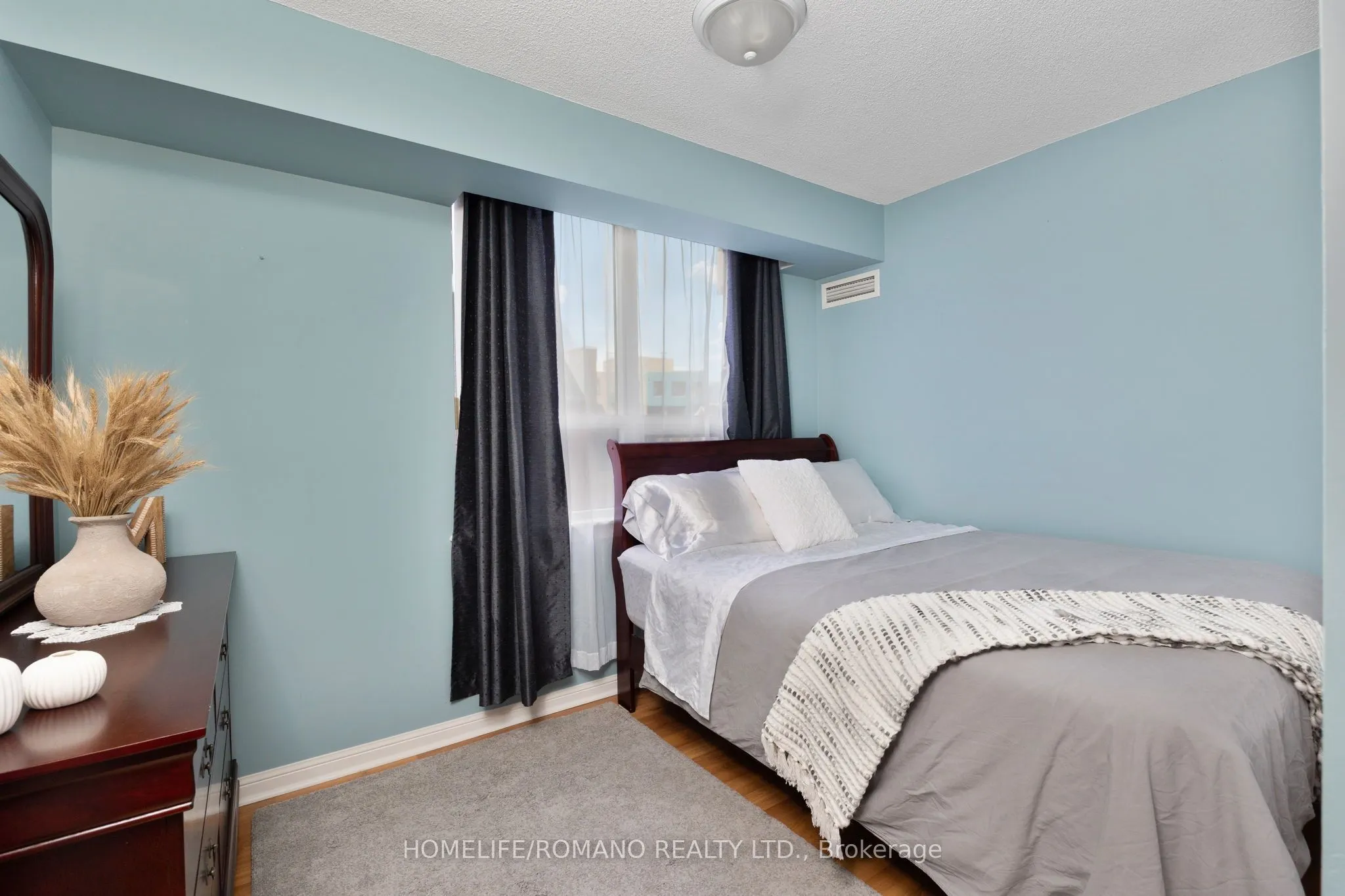 4 Elsinore Path, #302