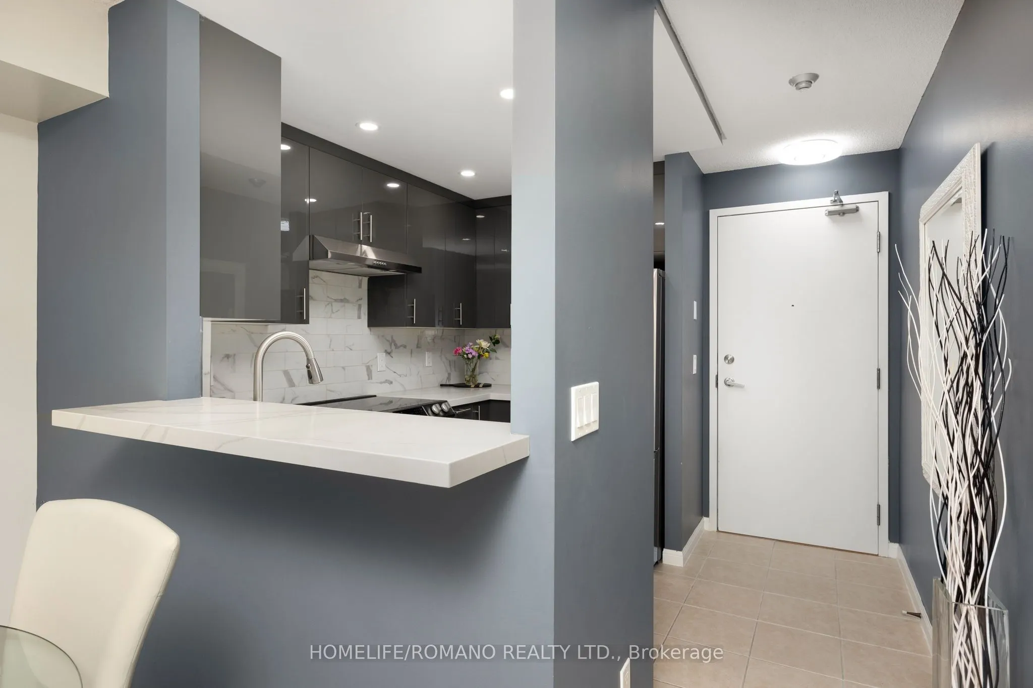 4 Elsinore Path, #302
