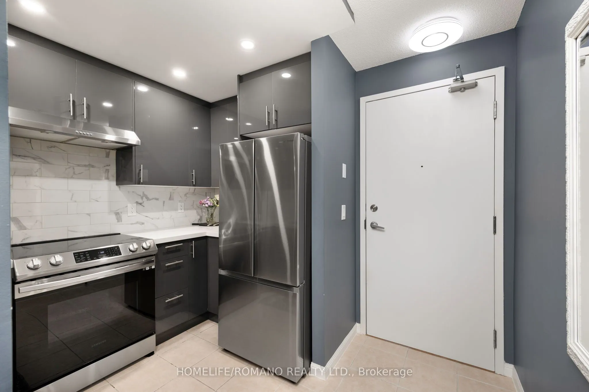 4 Elsinore Path, #302