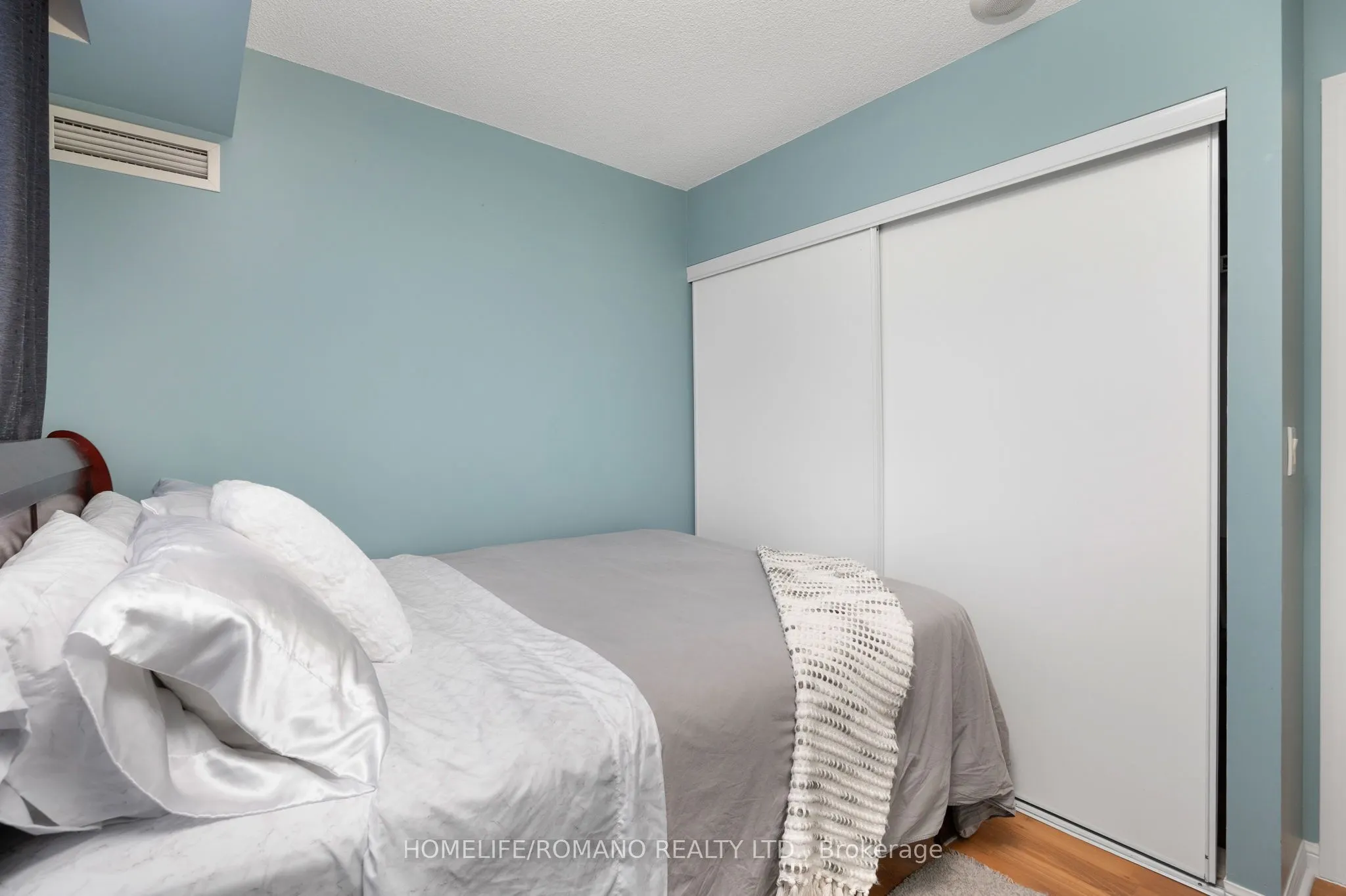 4 Elsinore Path, #302