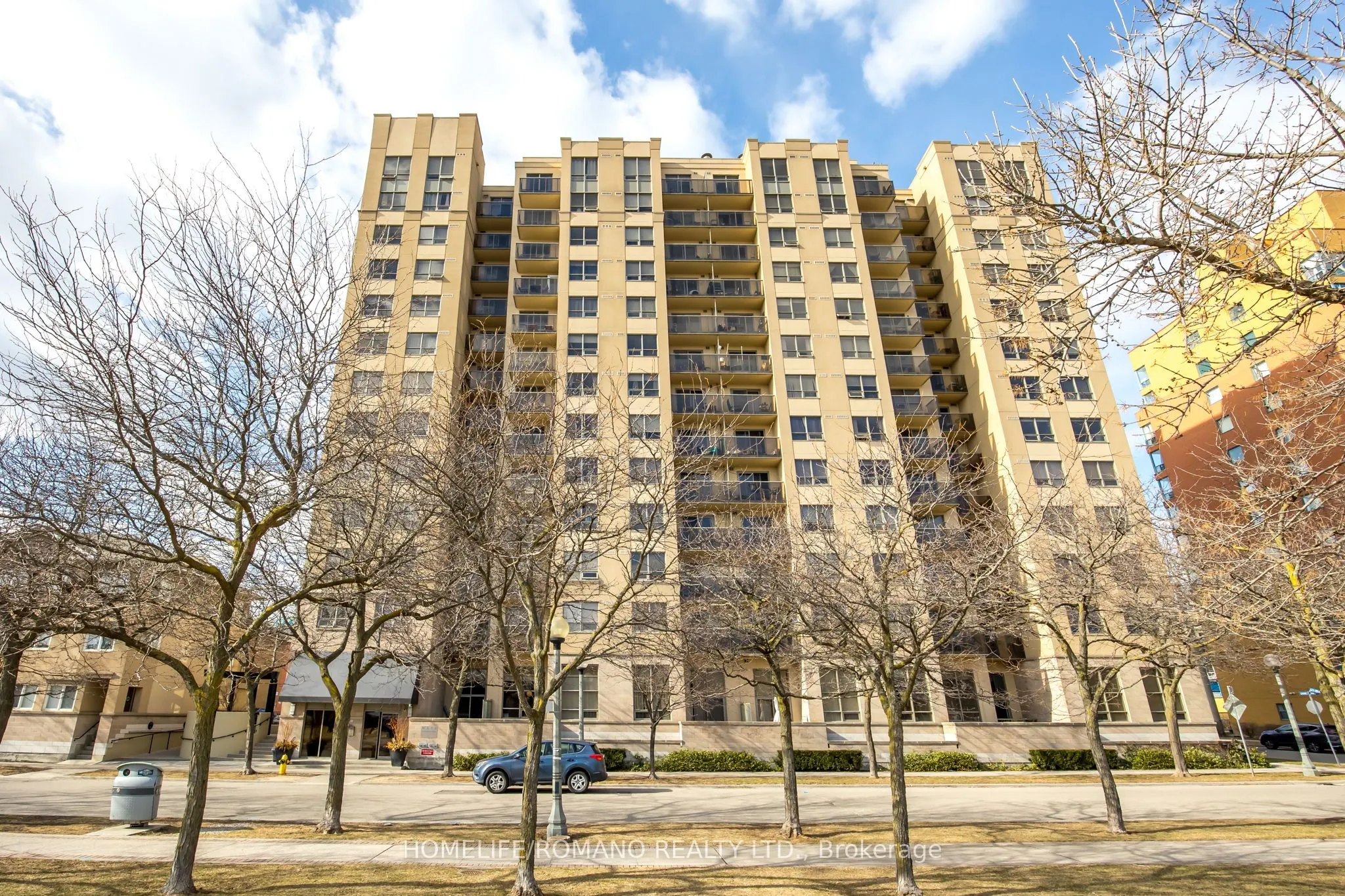 4 Elsinore Path, #302