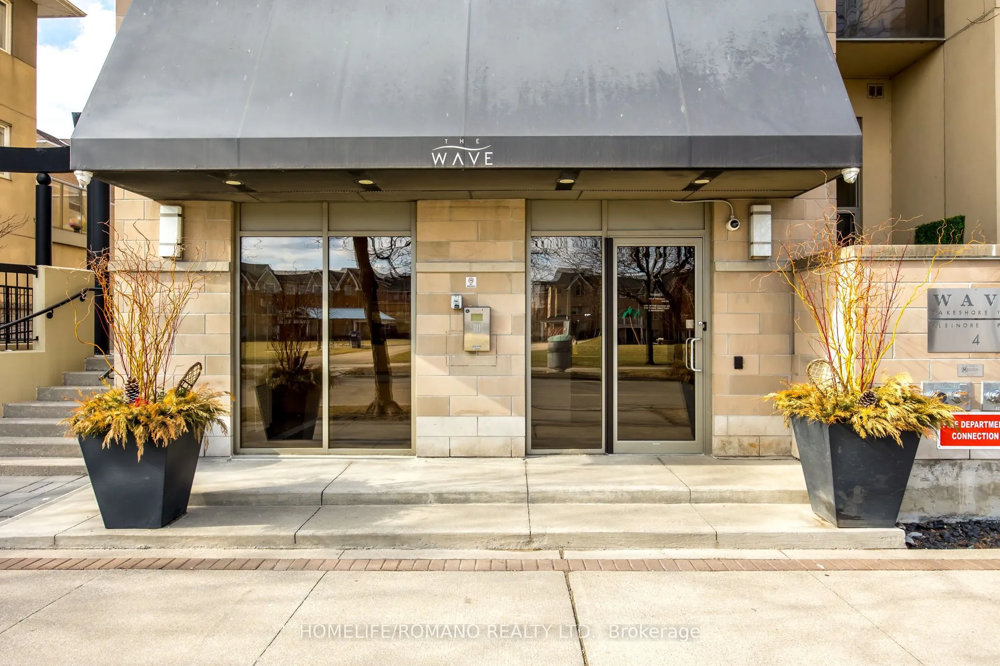 4 Elsinore Path, #302