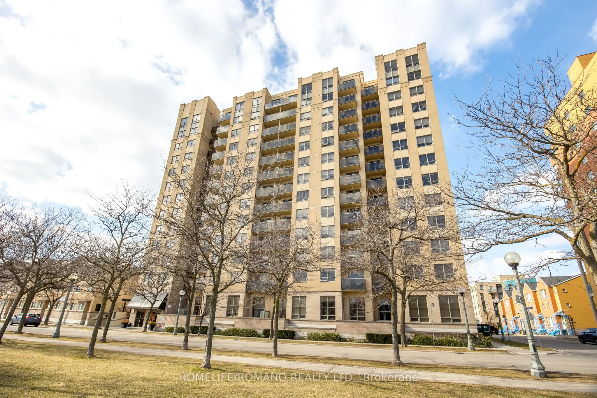 4 Elsinore Path, #302