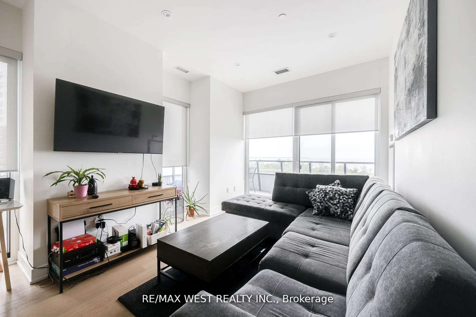 20 Shore Breeze Drive, #702