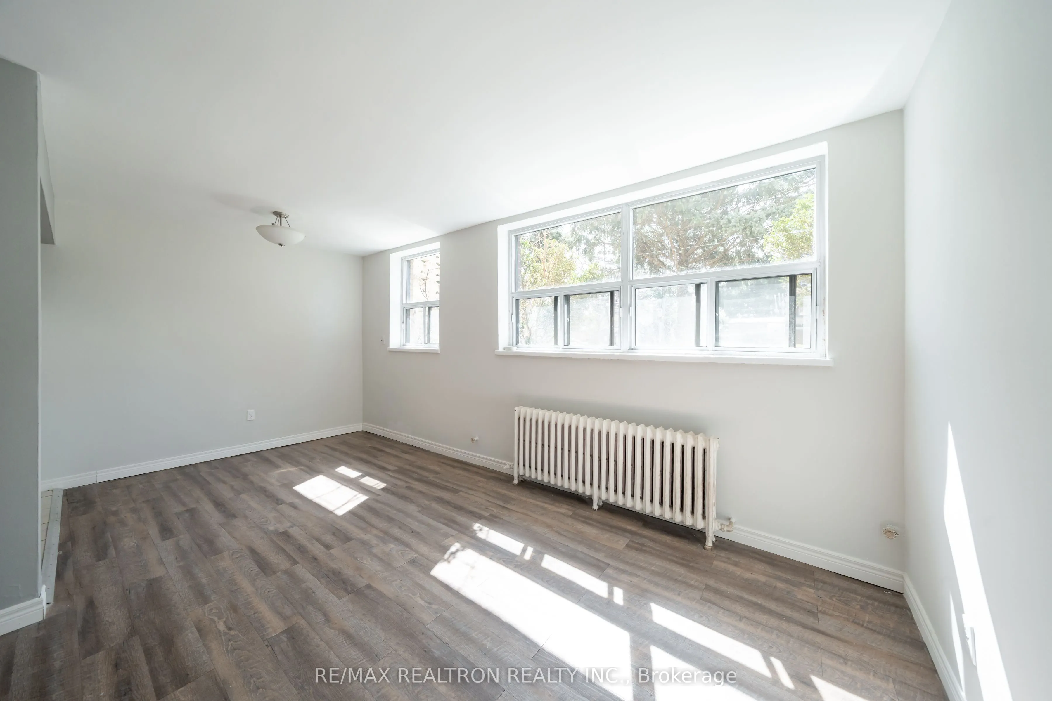 799 Robinson Street, #2