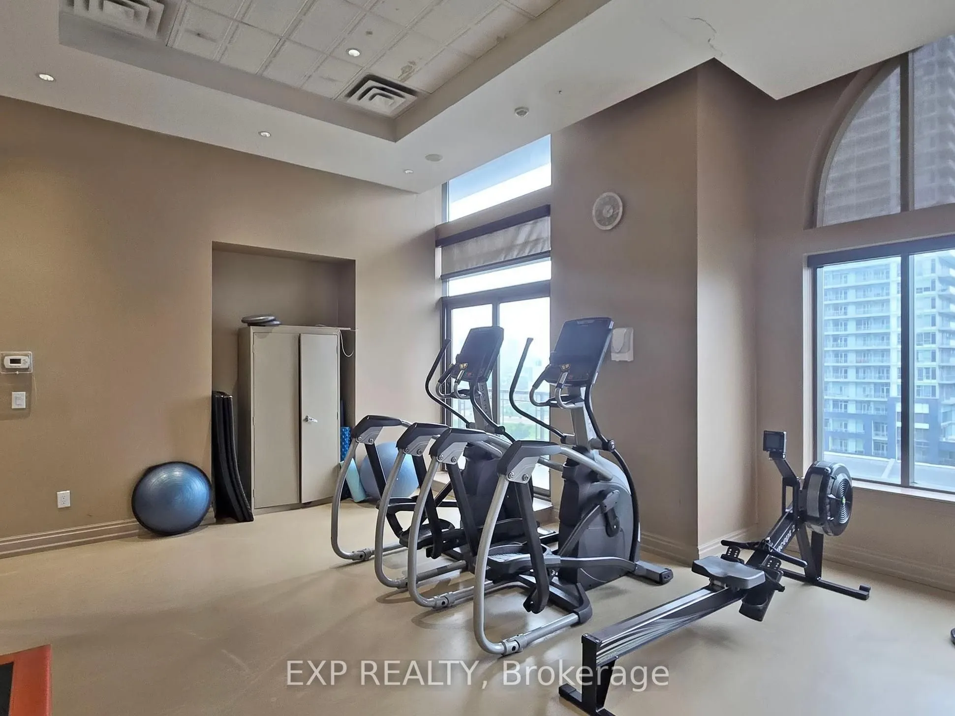 385 Prince Of Wales Drive #2207
