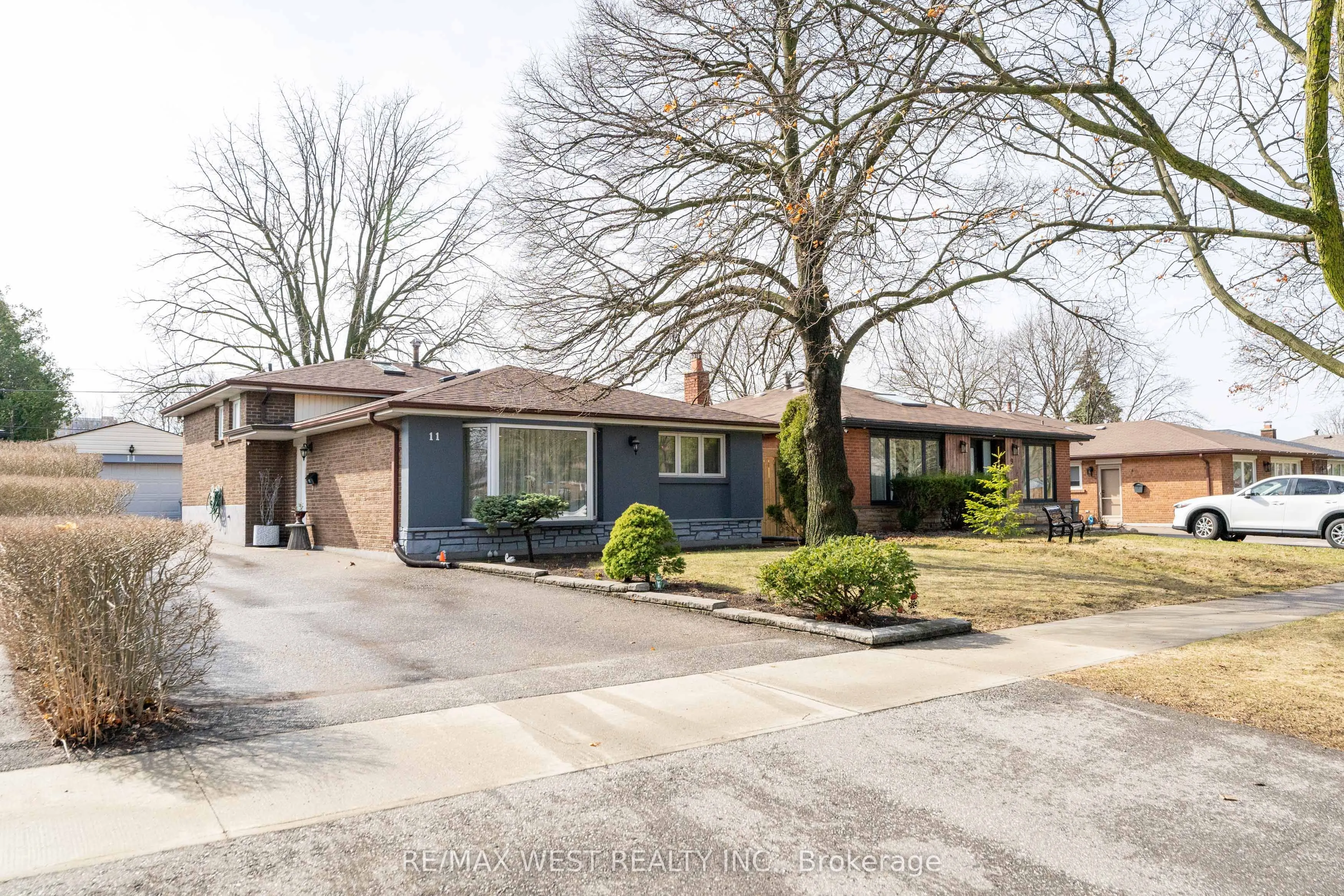11 Farley Crescent