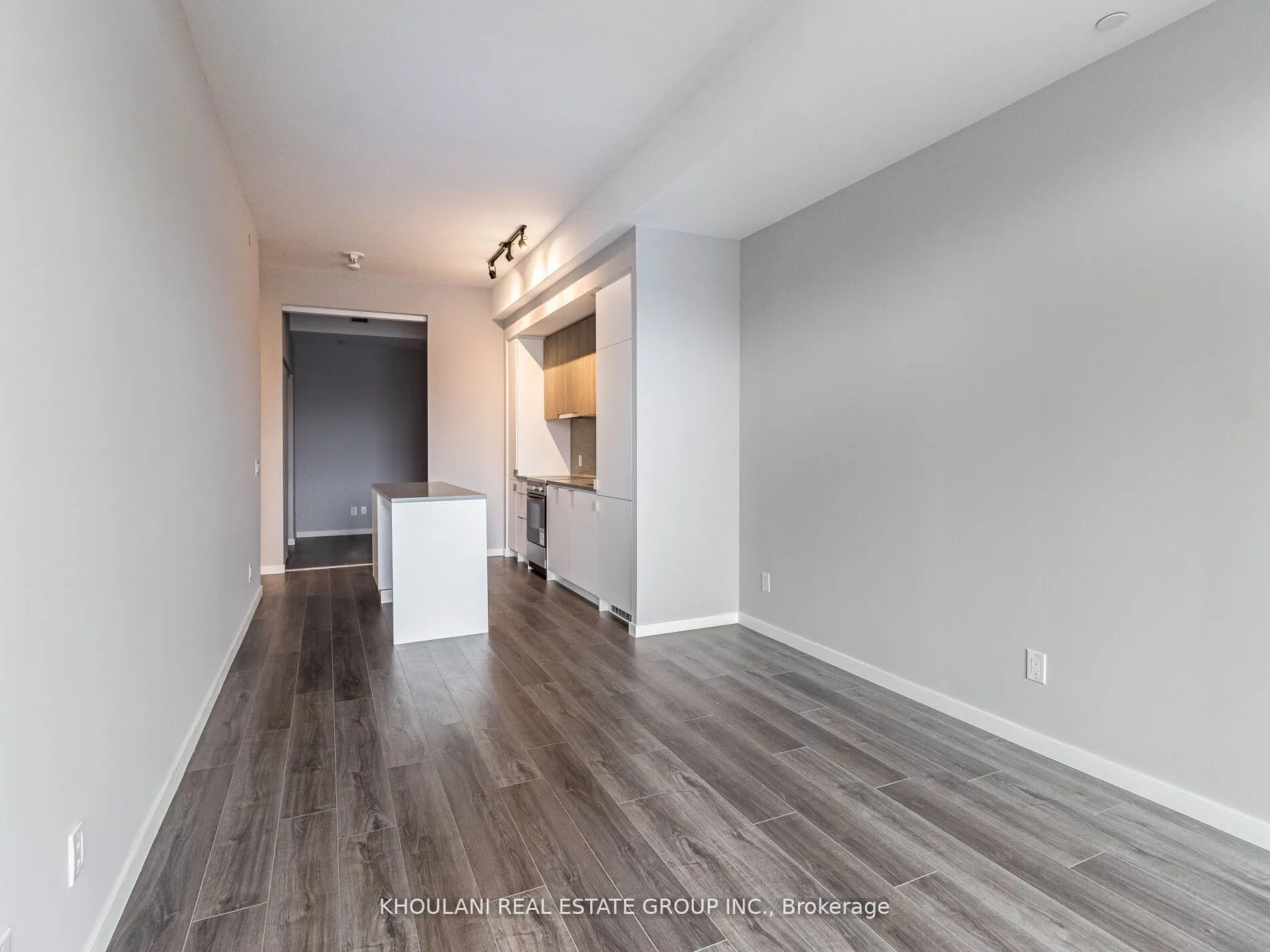 7 Smith Crescent #204
