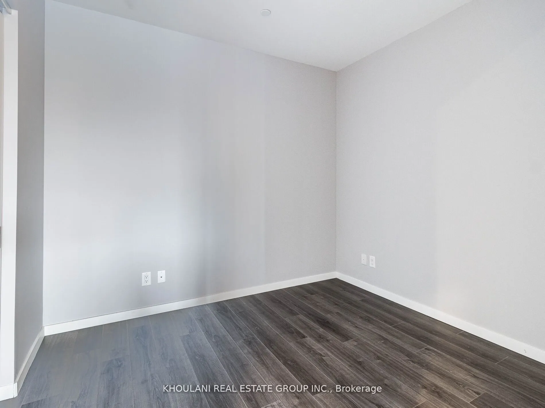 7 Smith Crescent #204