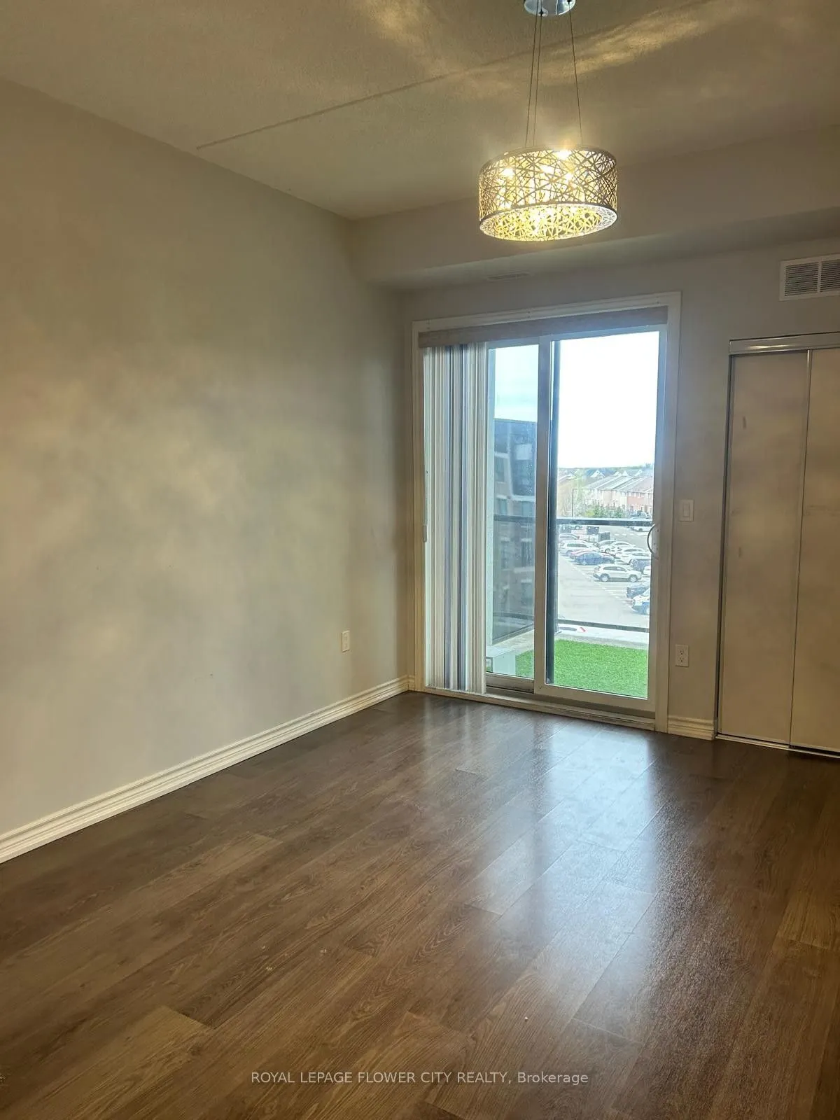 630 Sauve Street #404