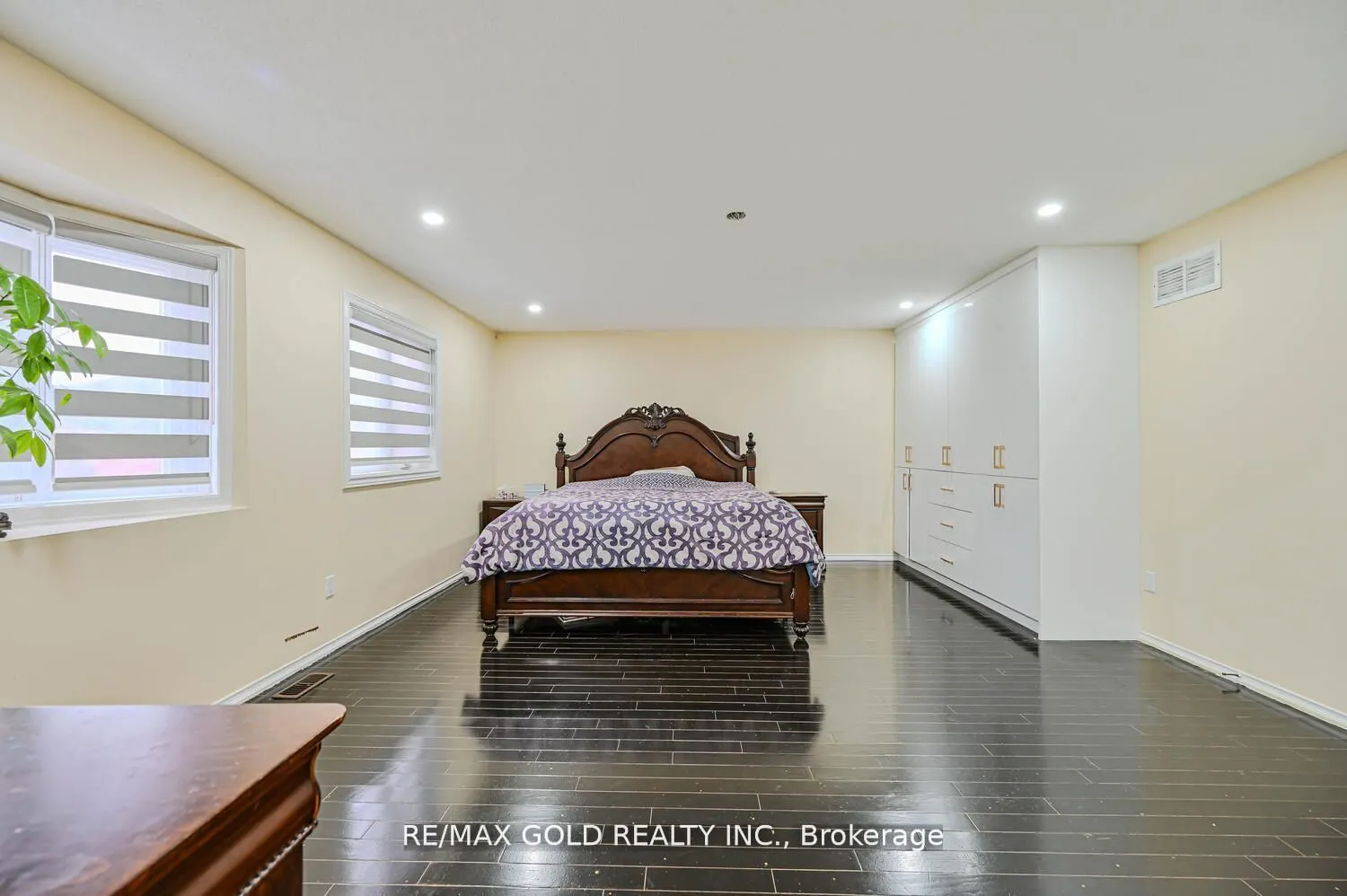 247 Cresthaven Road