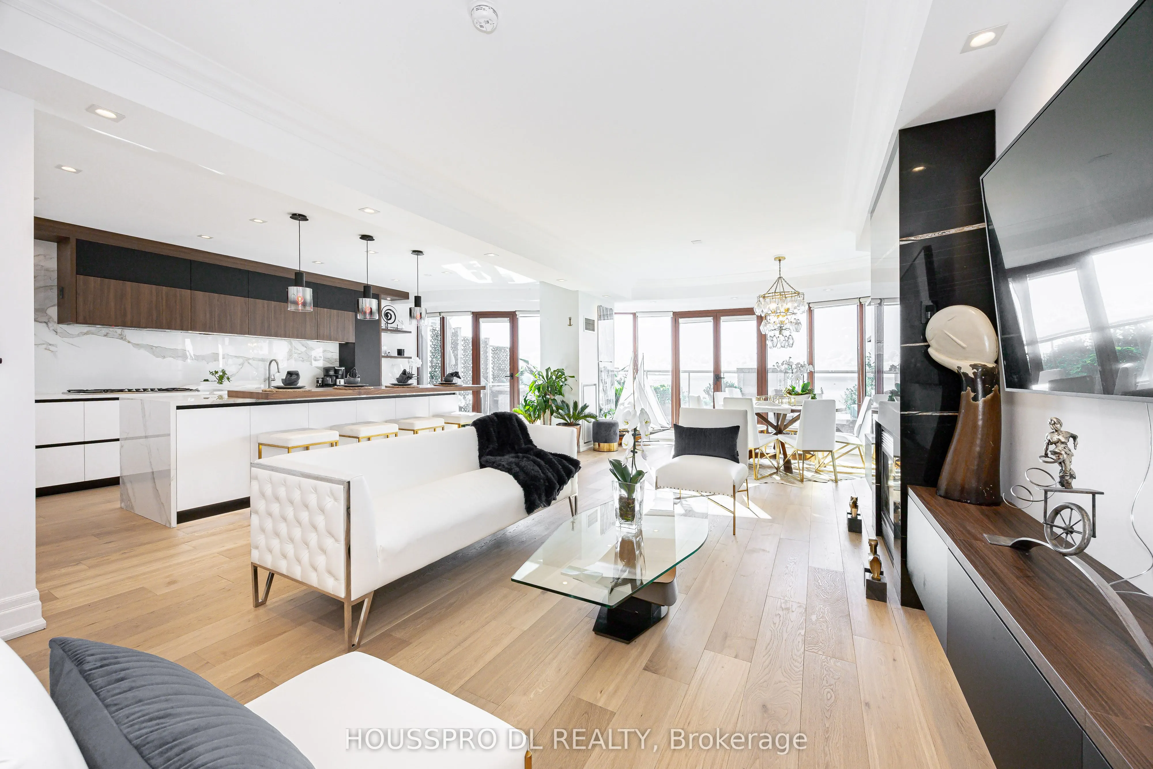 2095 Lake Shore Boulevard W #318