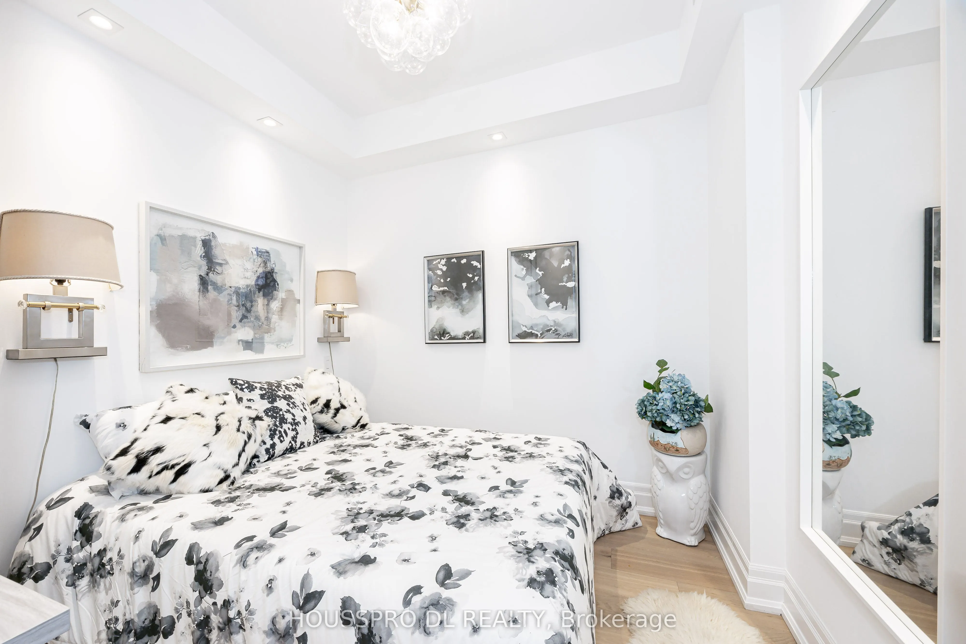 2095 Lake Shore Boulevard W #318