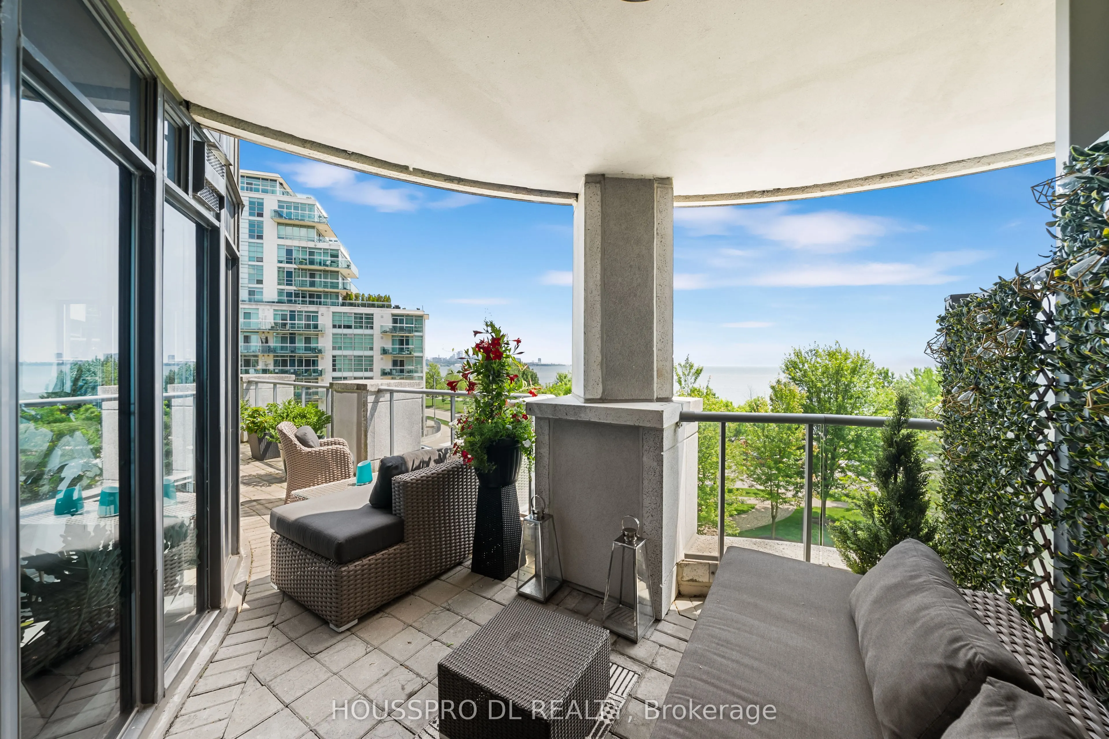 2095 Lake Shore Boulevard W #318
