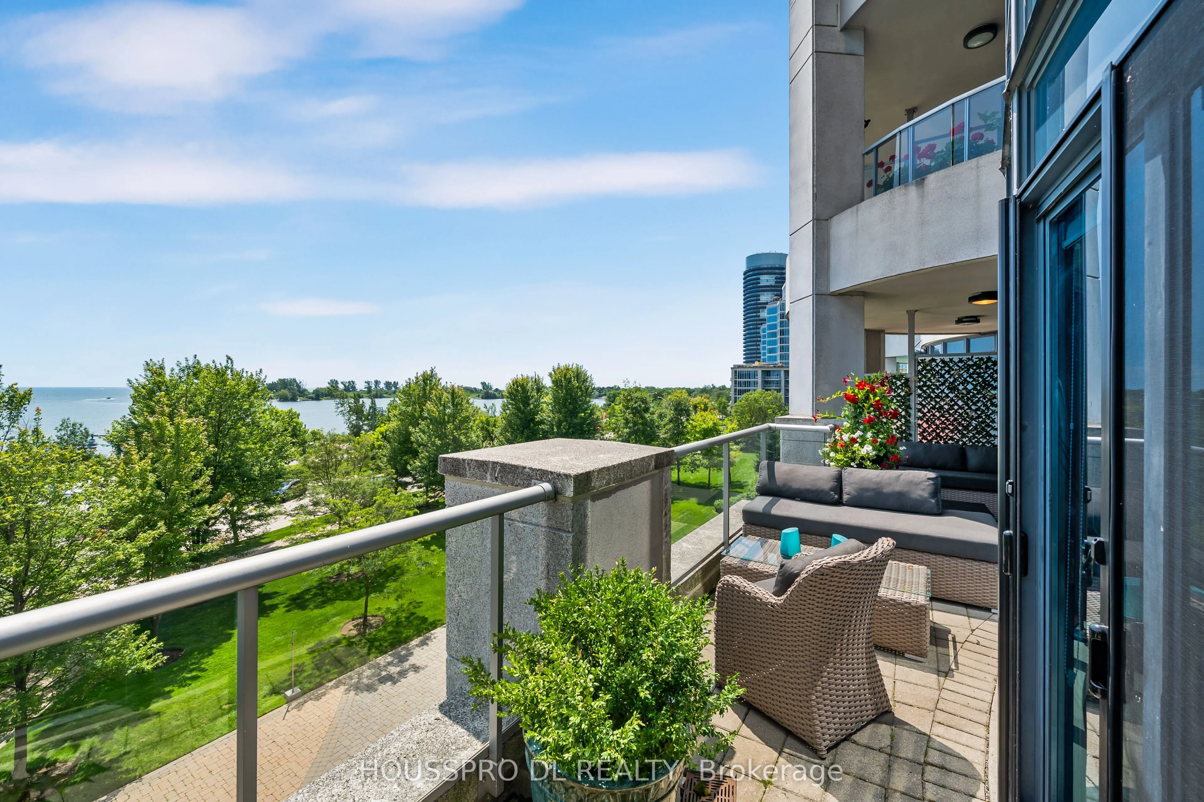 2095 Lake Shore Boulevard W #318