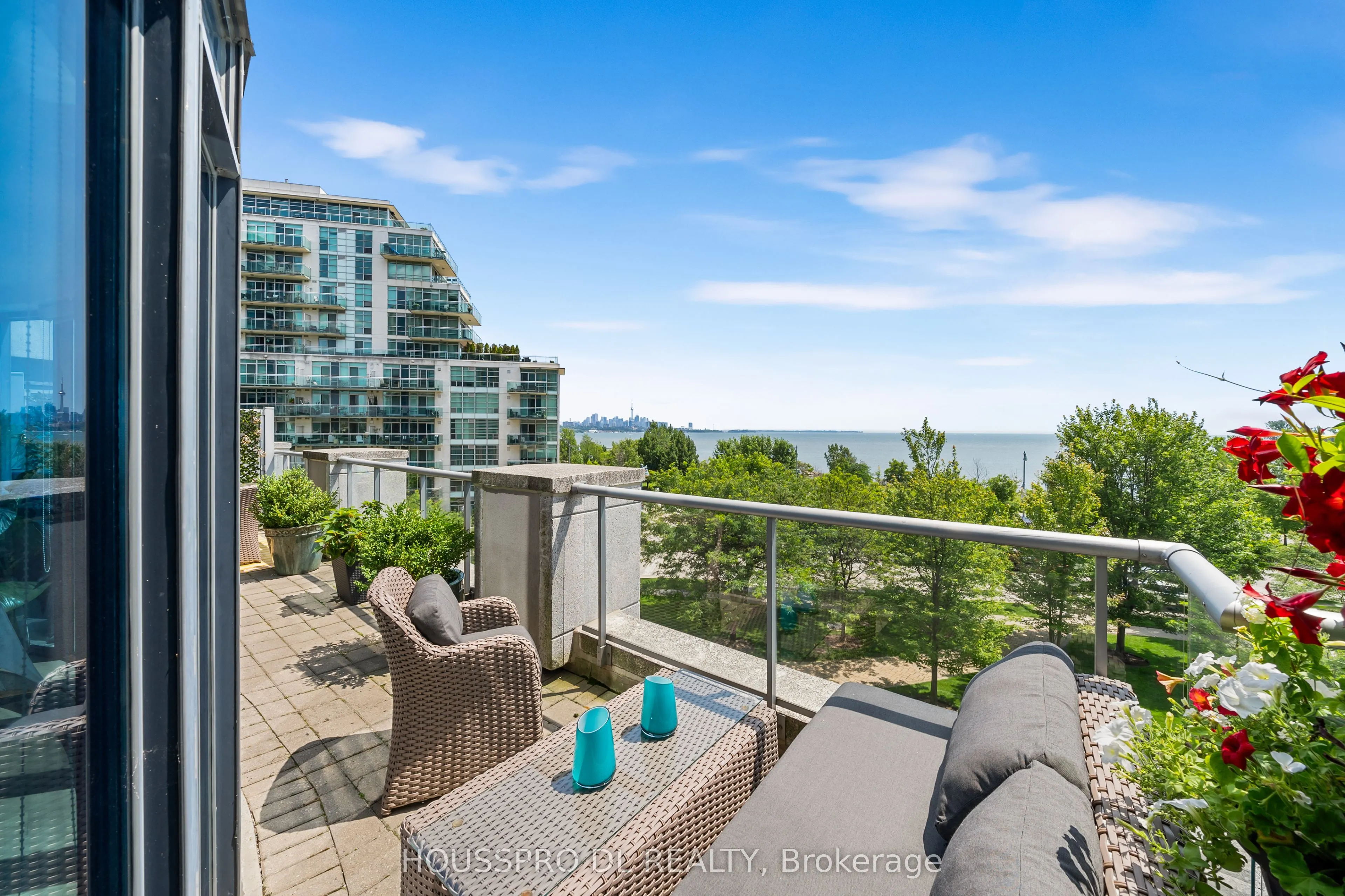 2095 Lake Shore Boulevard W #318