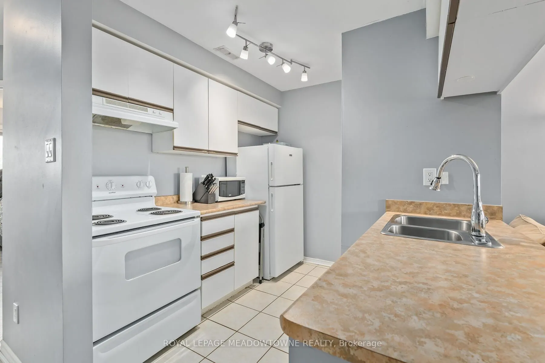 42A Stewart Maclaren Road, #24